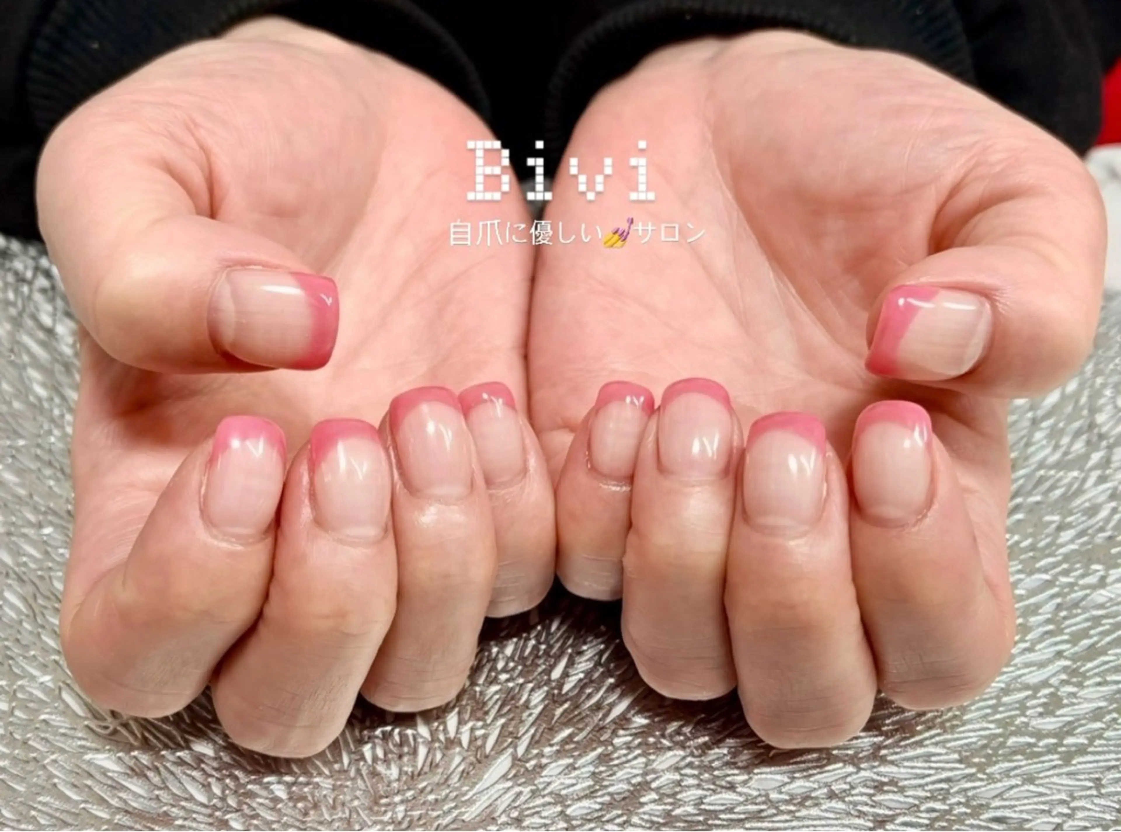 ネイル アートネイル フレンチネイル ラメ(グリッター) ミディアムネイル 持ち込み ハンドネイル ハンドケア ♡Bivi♡自爪に 優しいネイルサロンのネイルデザイン