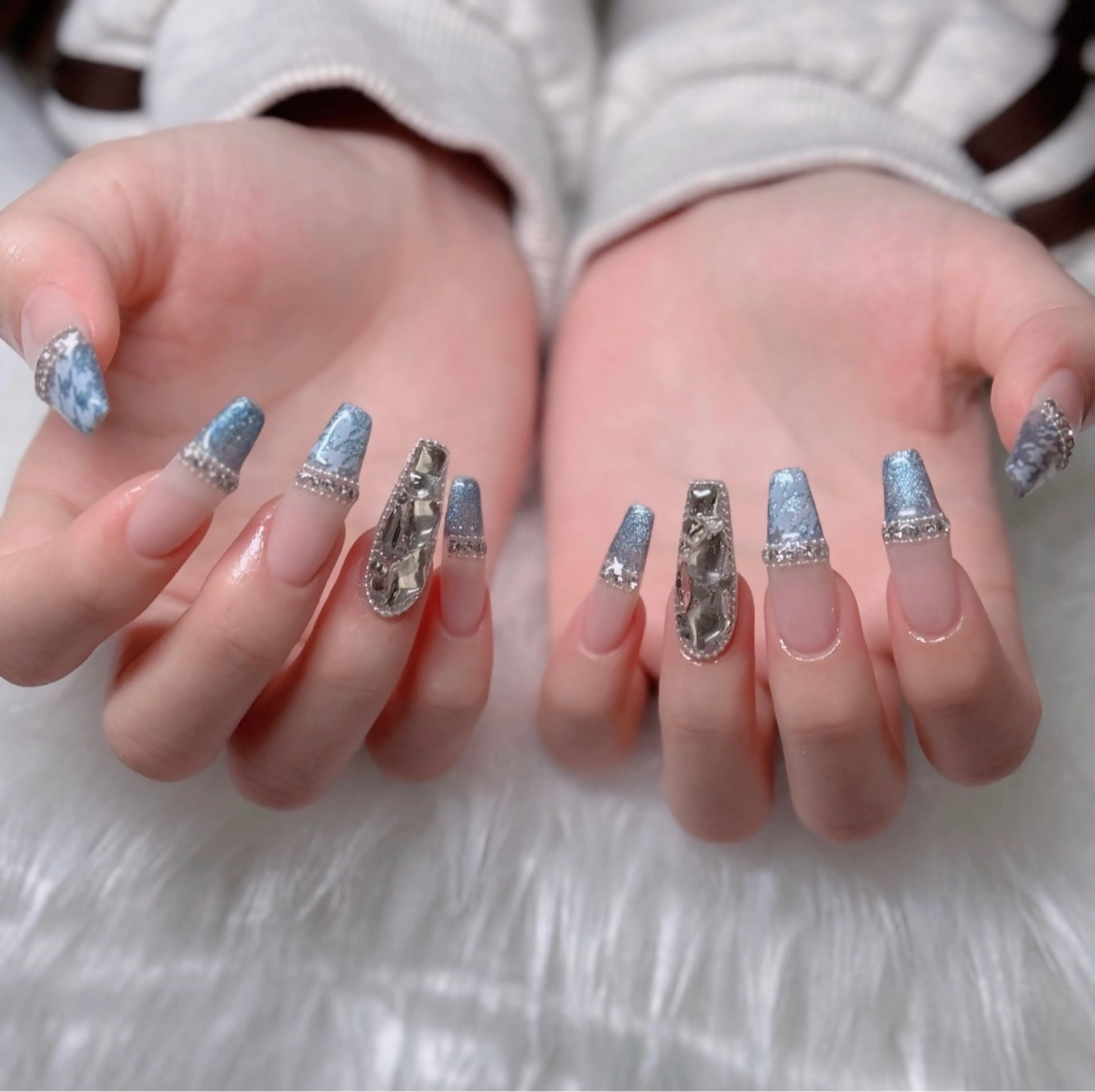 ネイル オーロラネイル フレンチネイル ジェルネイル ハロウィン キラキラネイル ハンドネイル H.baby Nail Salonのネイルデザイン