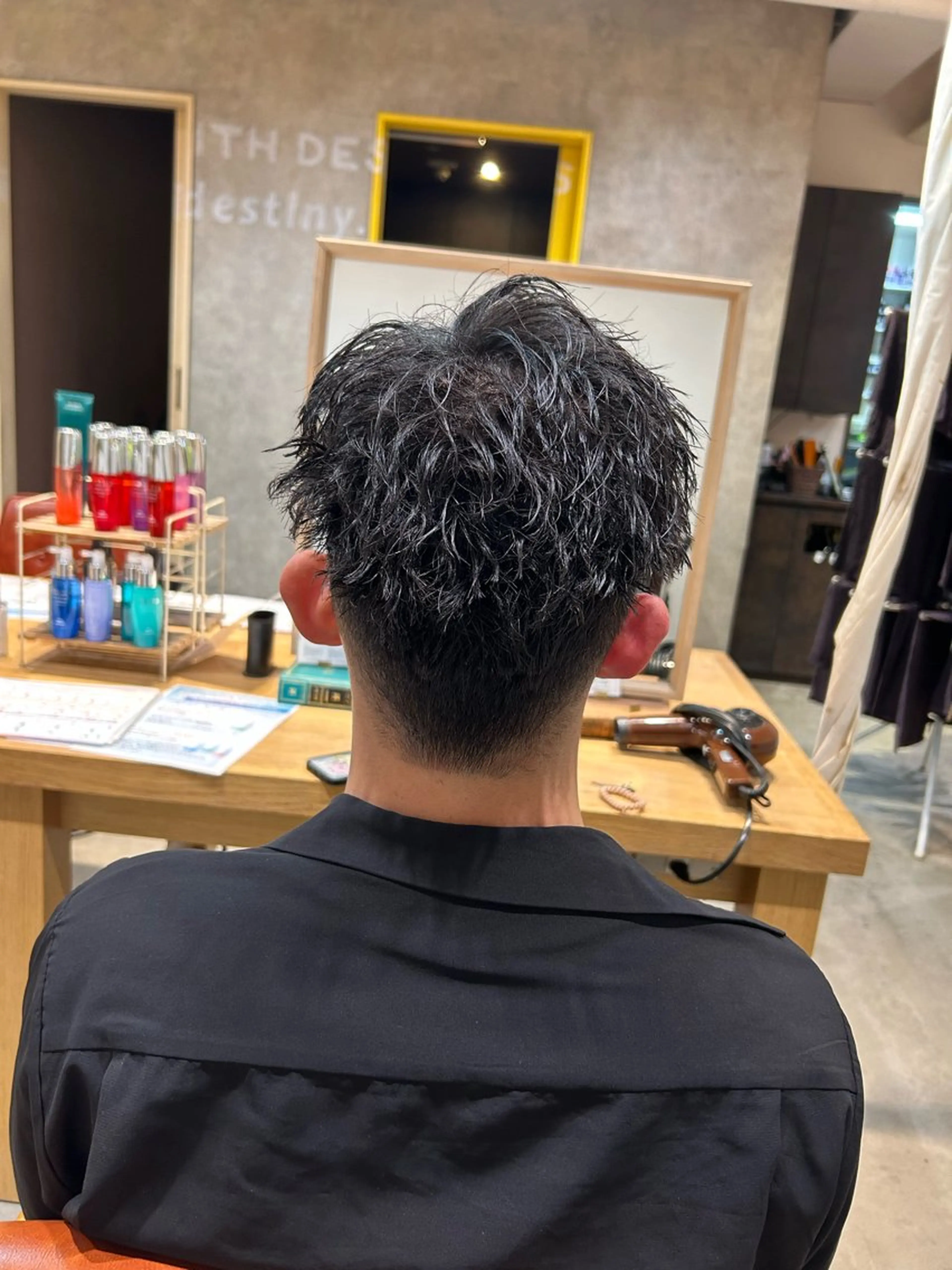 ショート カラー パーマ メンズ 新谷 虎太郎のヘアスタイル