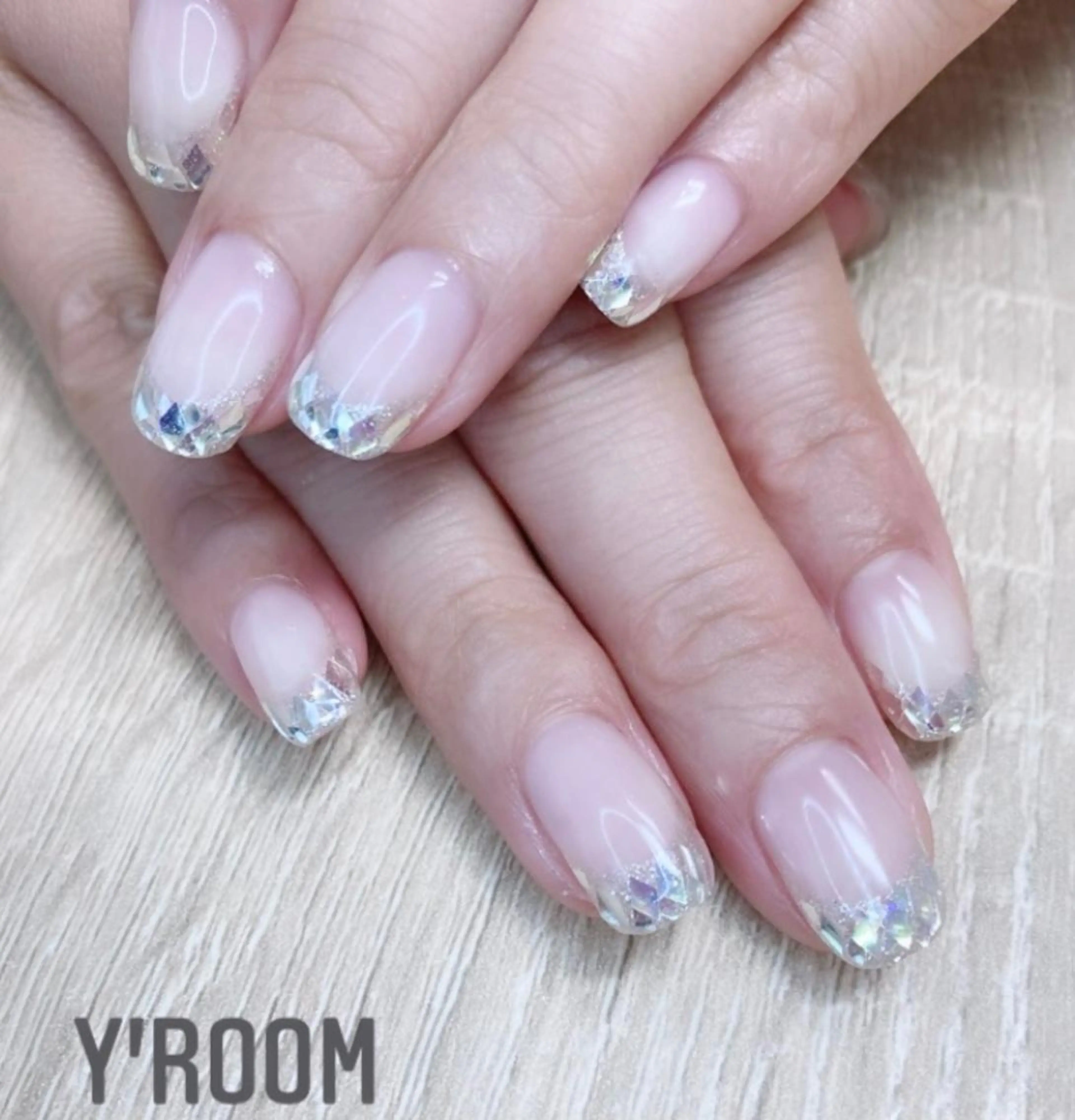 ネイル オーロラネイル フラッシュネイル フットネイル フレンチネイル ジェルネイル ハンドネイル YUKA （ネイリスト）のネイルデザイン