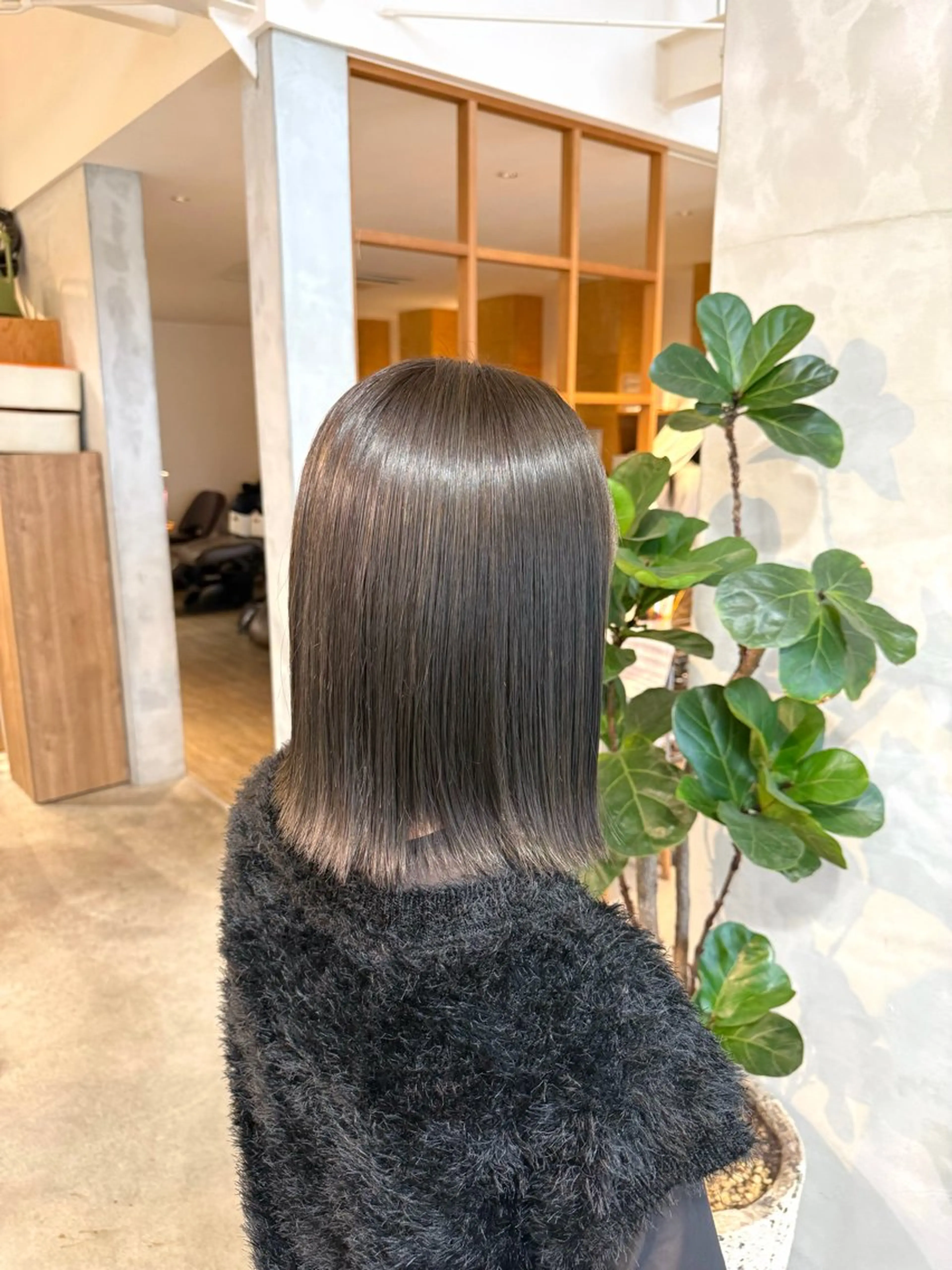 セミロング カラー 透明感カラー グレージュ オリーブカラー オリーブグレージュ オリーブグレー ヘアカラー momoka 女性限定のヘアスタイル