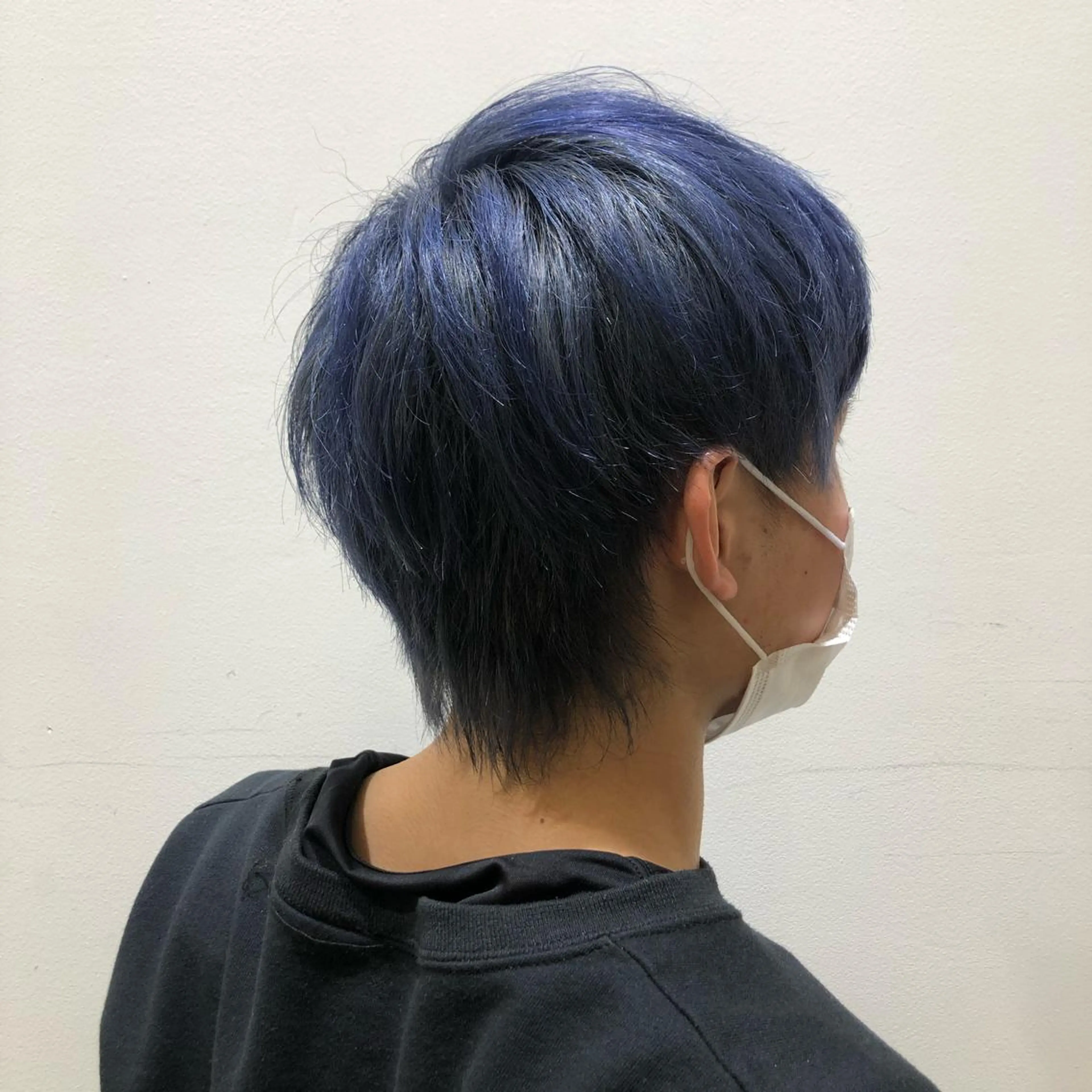 カラー メンズ メンズウルフカット ブルーカラー ネイビーカラー ウルフカット 透明感カラー🩵 mioのヘアスタイル