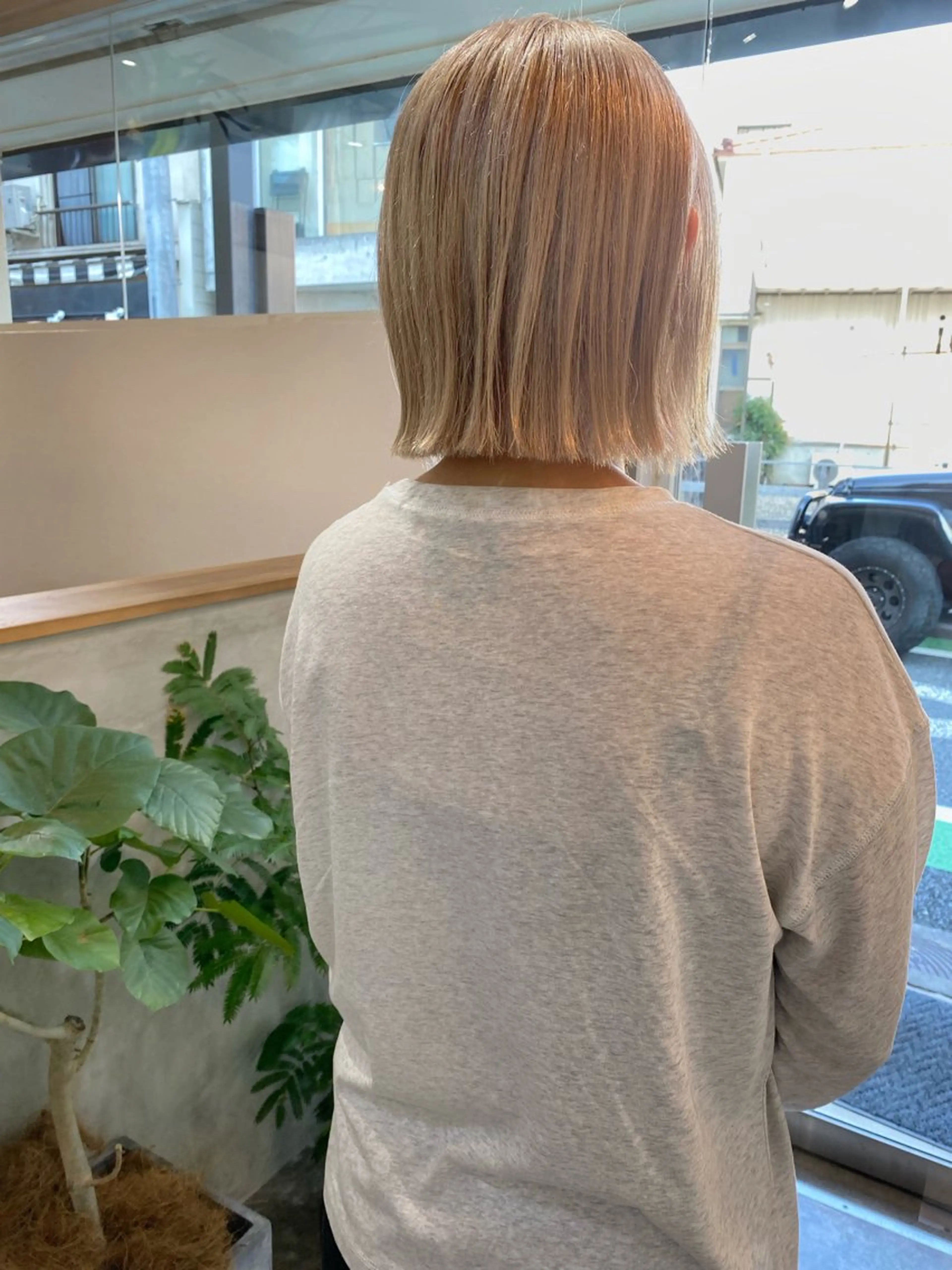 ショート カラー 切りっぱなしボブ ベージュカラー ハイトーンカラー ホワイトベージュ ボブ ヘアカラー 森貴裕/ベージュ/ パーマ/オリーブのヘアスタイル