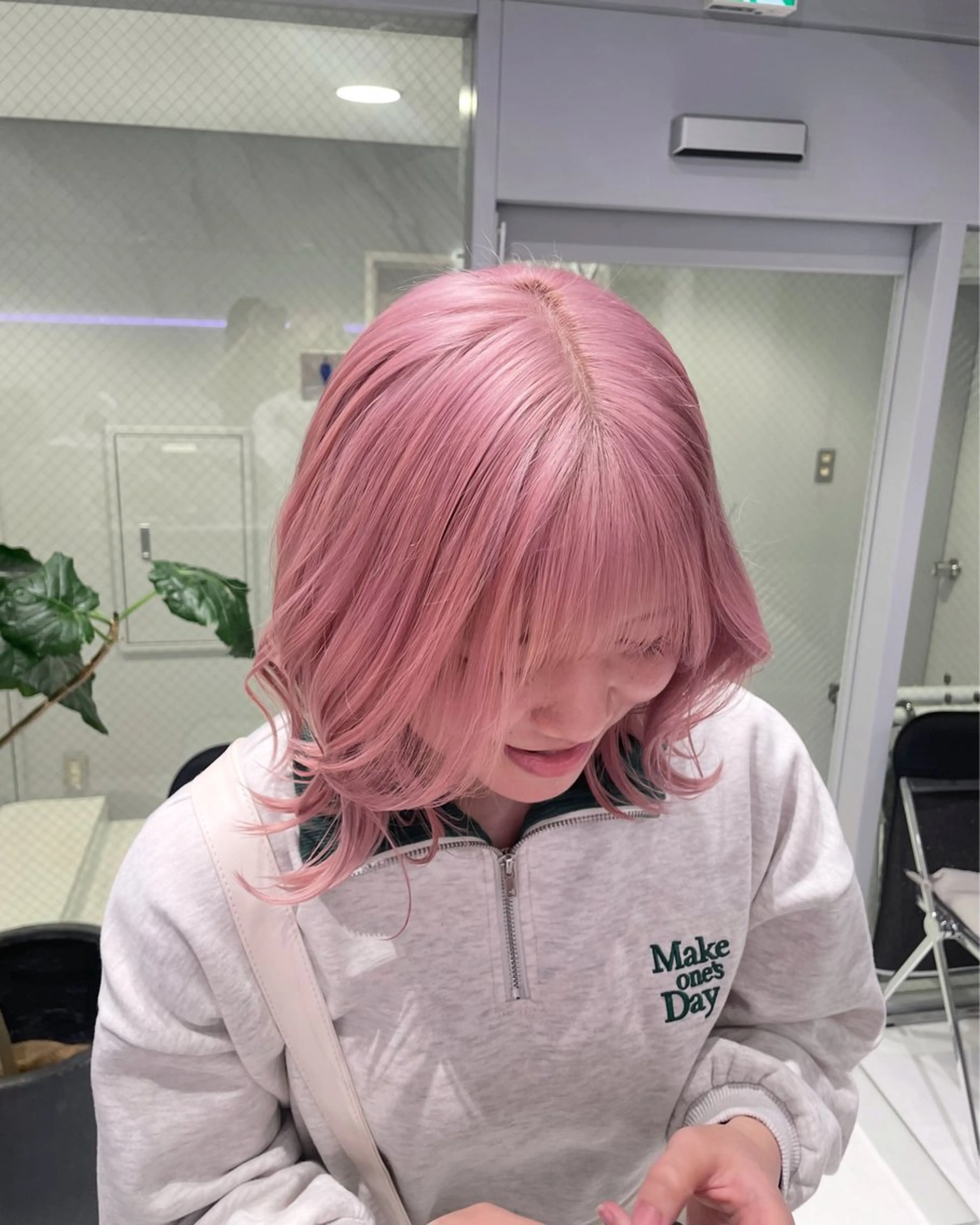 ミディアム カラー ピンクカラー カット ヘアカラー トリートメント 菜々🫧新宿 透明感ケアブリーチのヘアスタイル