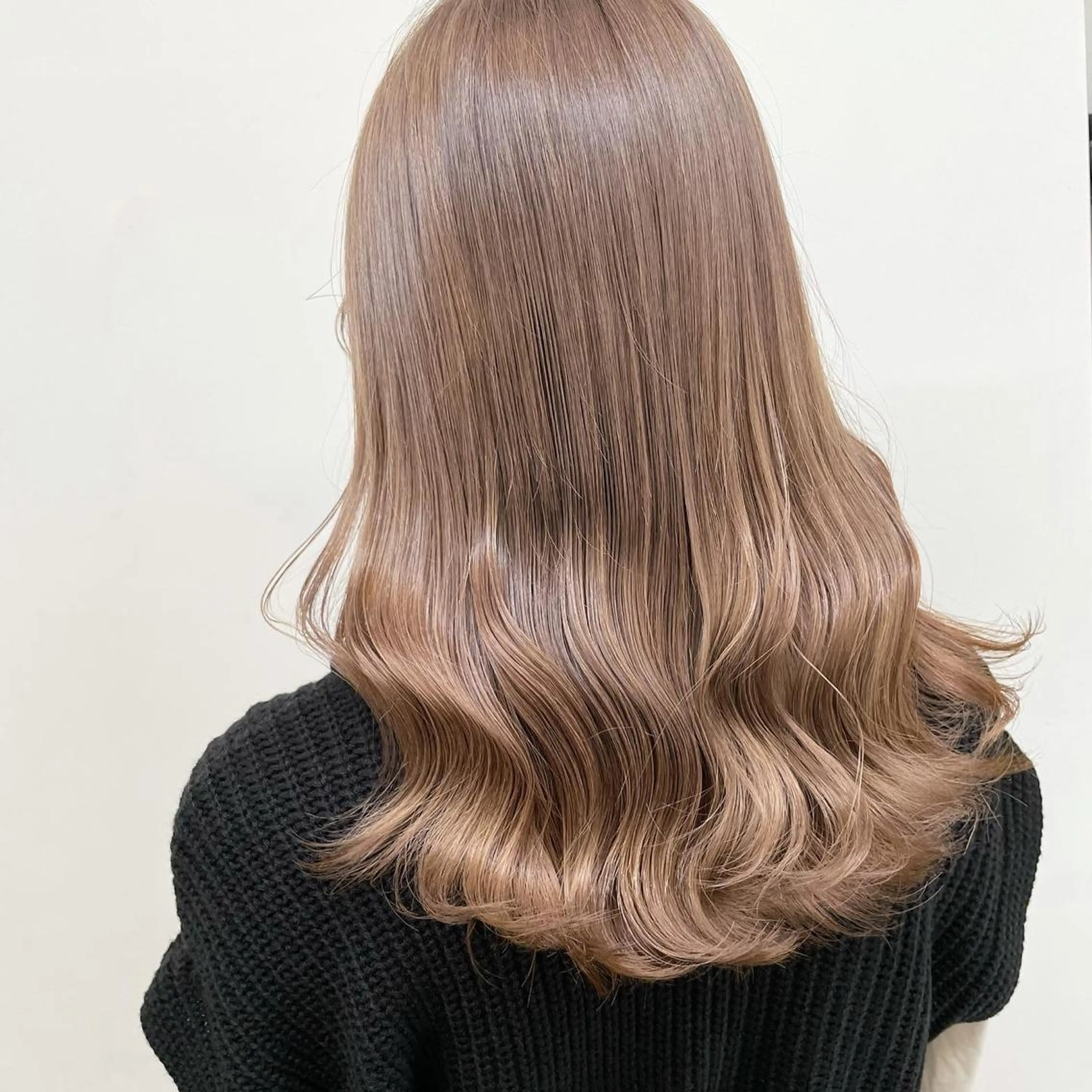 セミロング カラー 🪄池袋ハイトーン 🪄ブリーチカラーのヘアスタイル