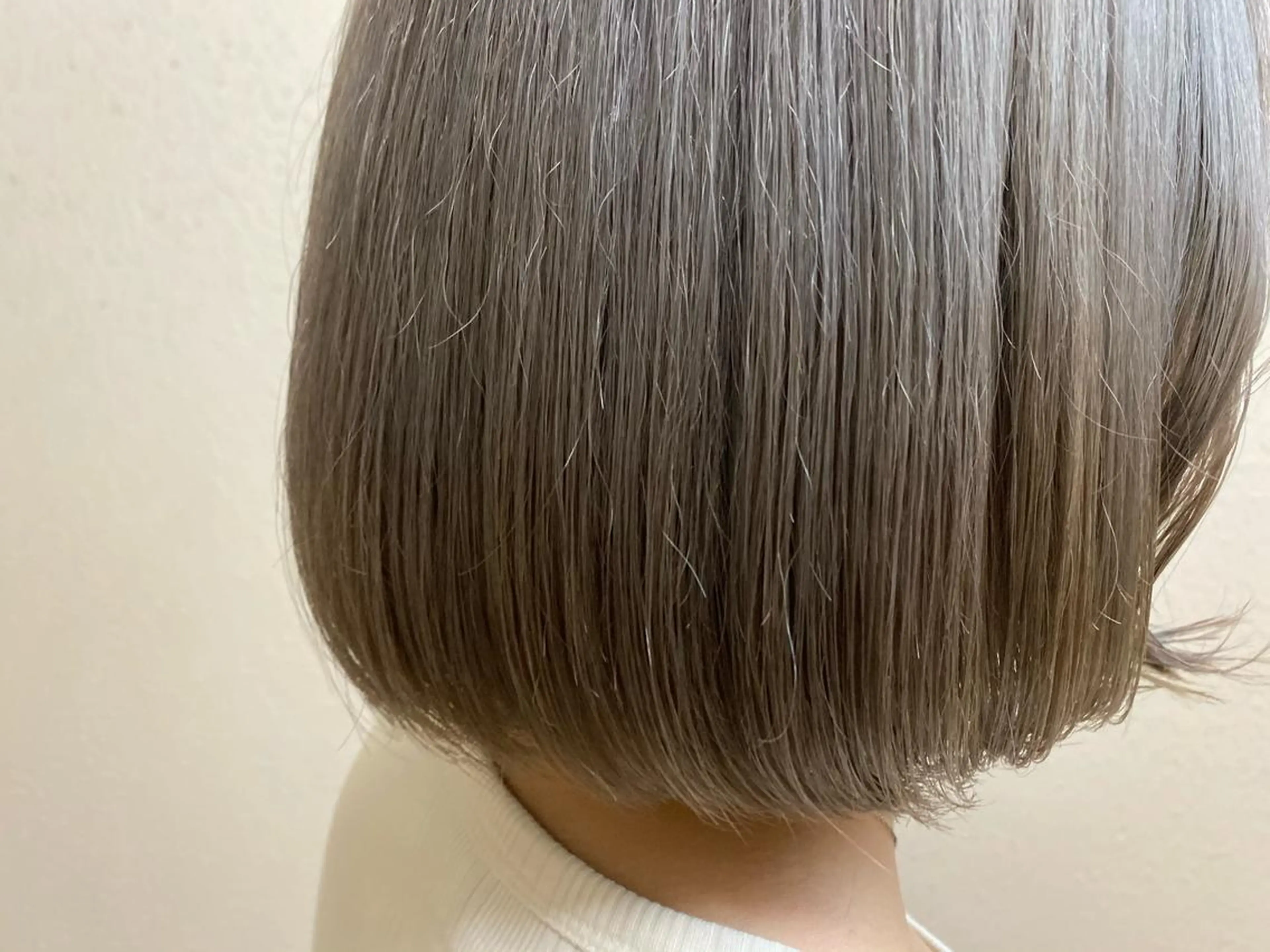 ショート カラー ベージュカラー シルバー シルバーベージュ ヘアカラー トリートメント 半個室女性salon 🩰Natsumiのヘアスタイル