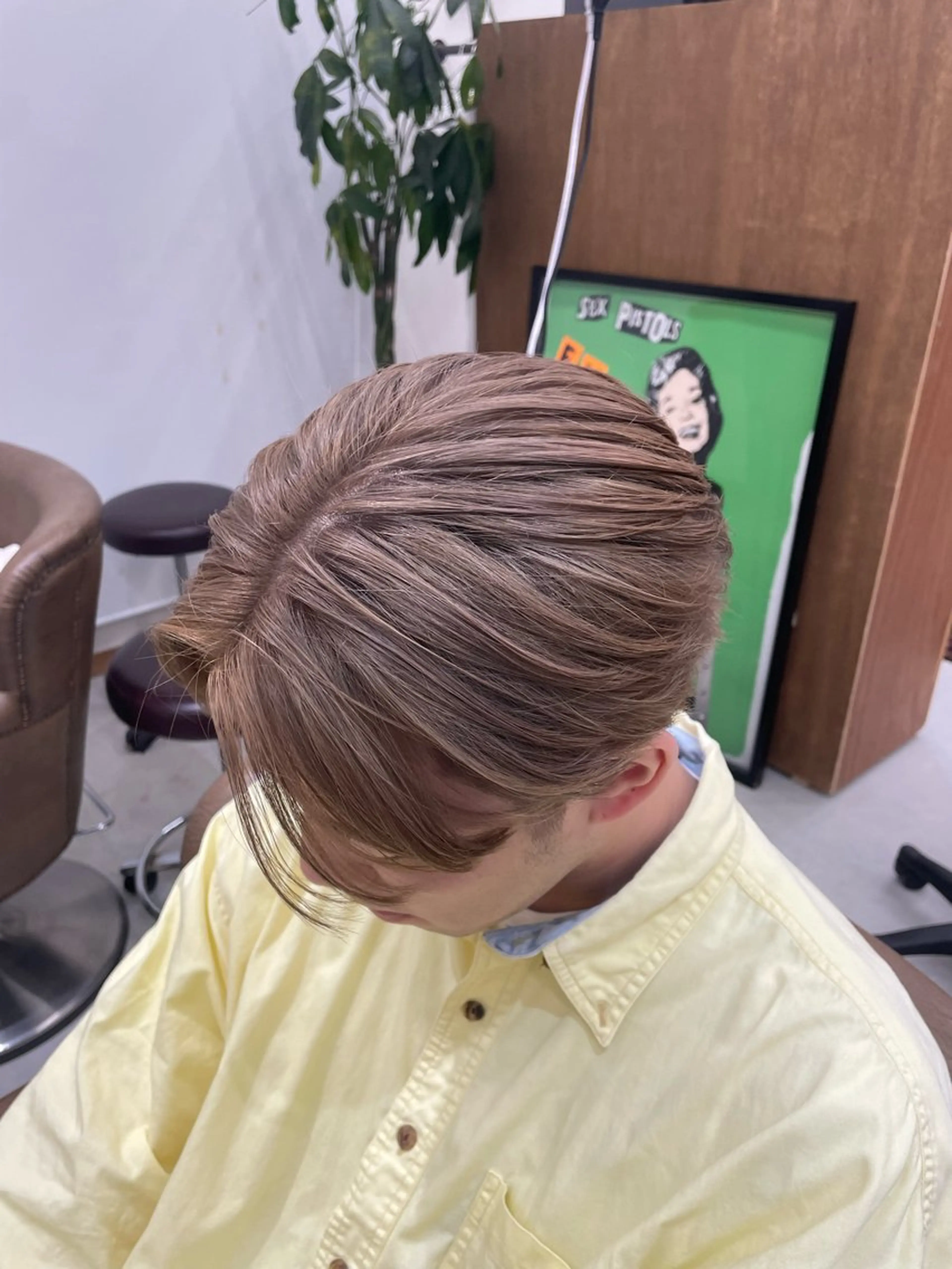 カラー メンズ メンズブリーチ ベージュカラー ブリーチ カット ヘアカラー 慎太朗/パーマ/ボブ /センターパートのヘアスタイル