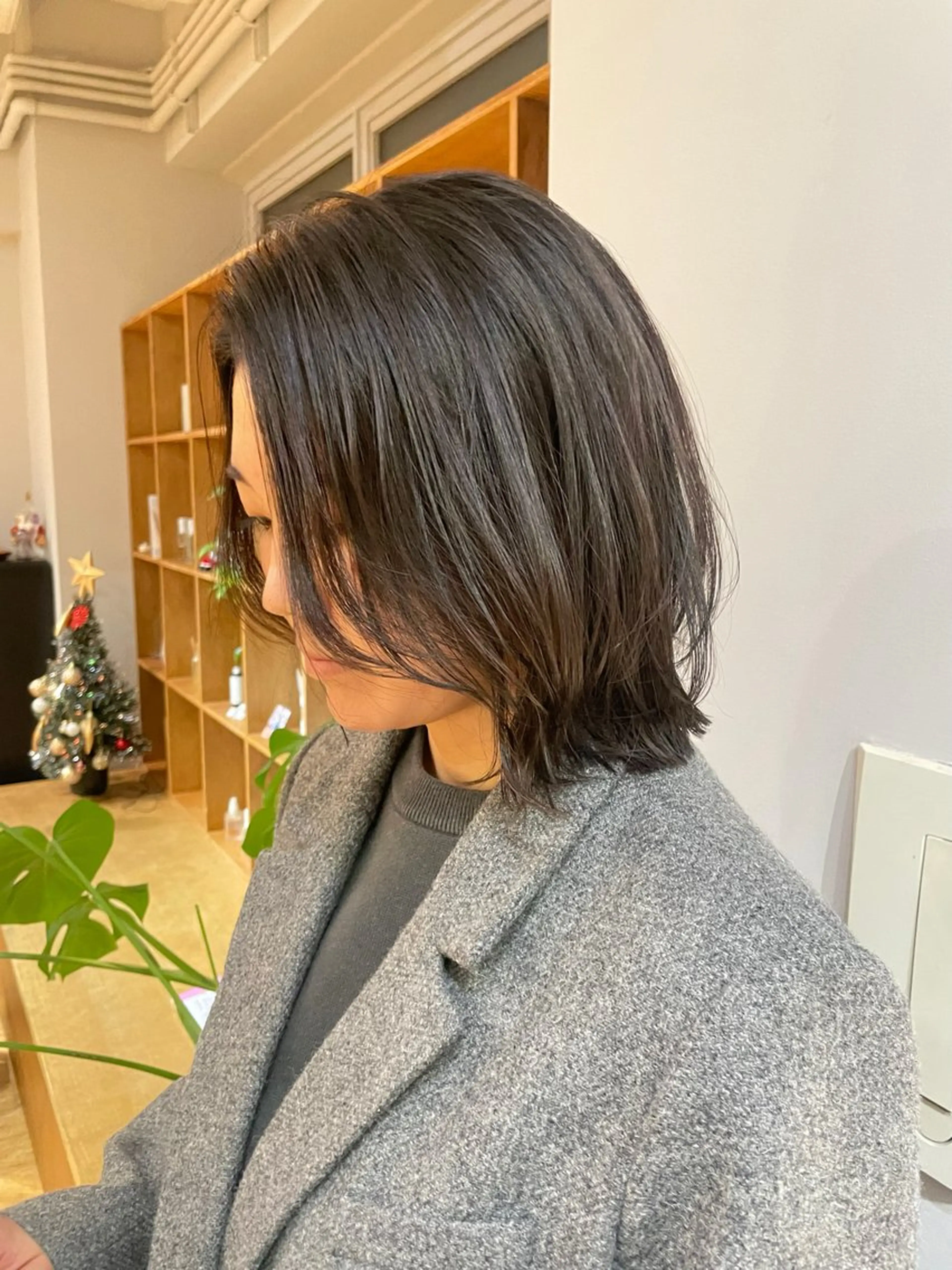 ミディアム ボブ 外ハネヘア 艶カラー/縮毛矯正 🩰chihiroのヘアスタイル