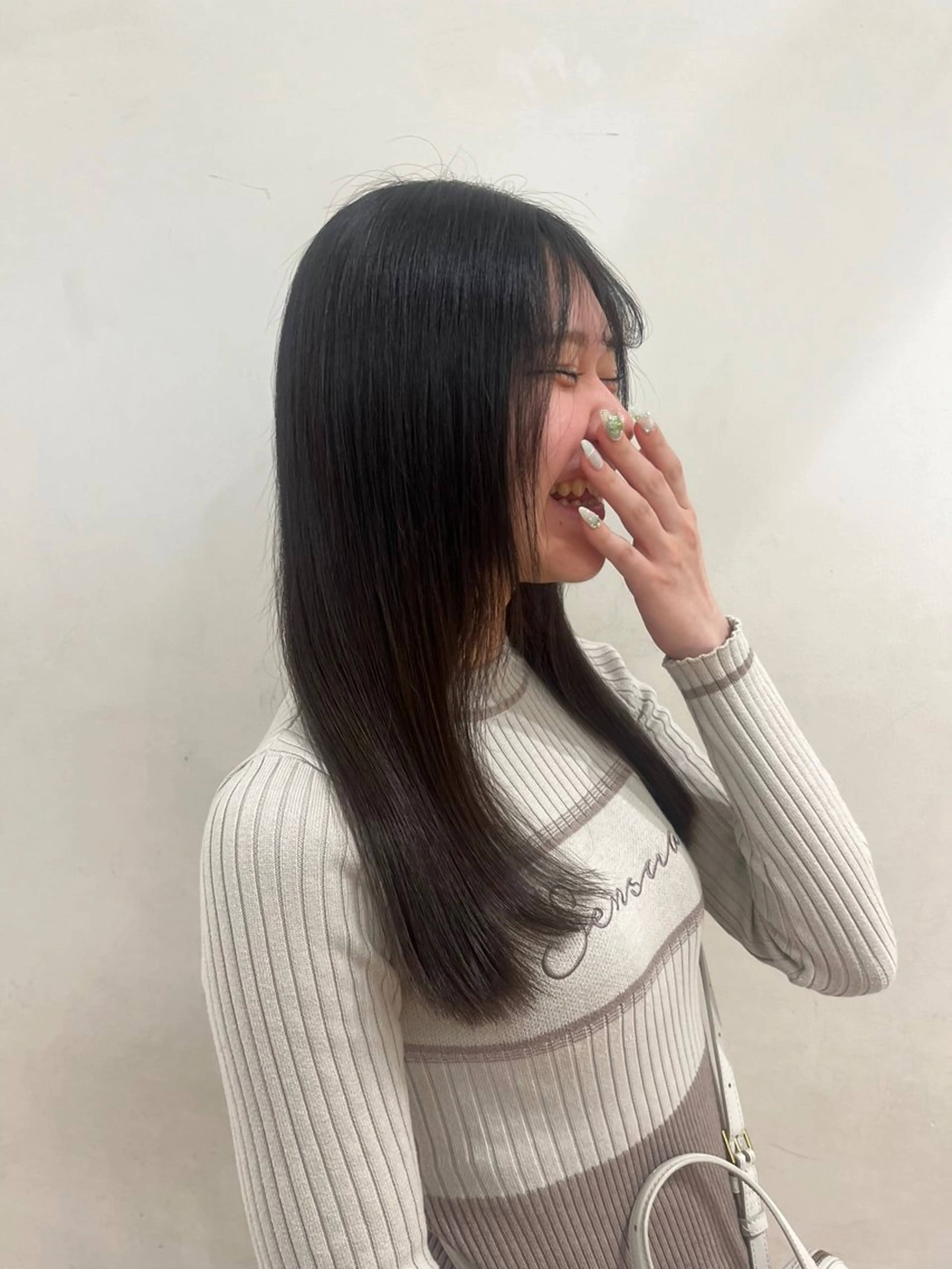 ロング 荒川 三希のヘアスタイル