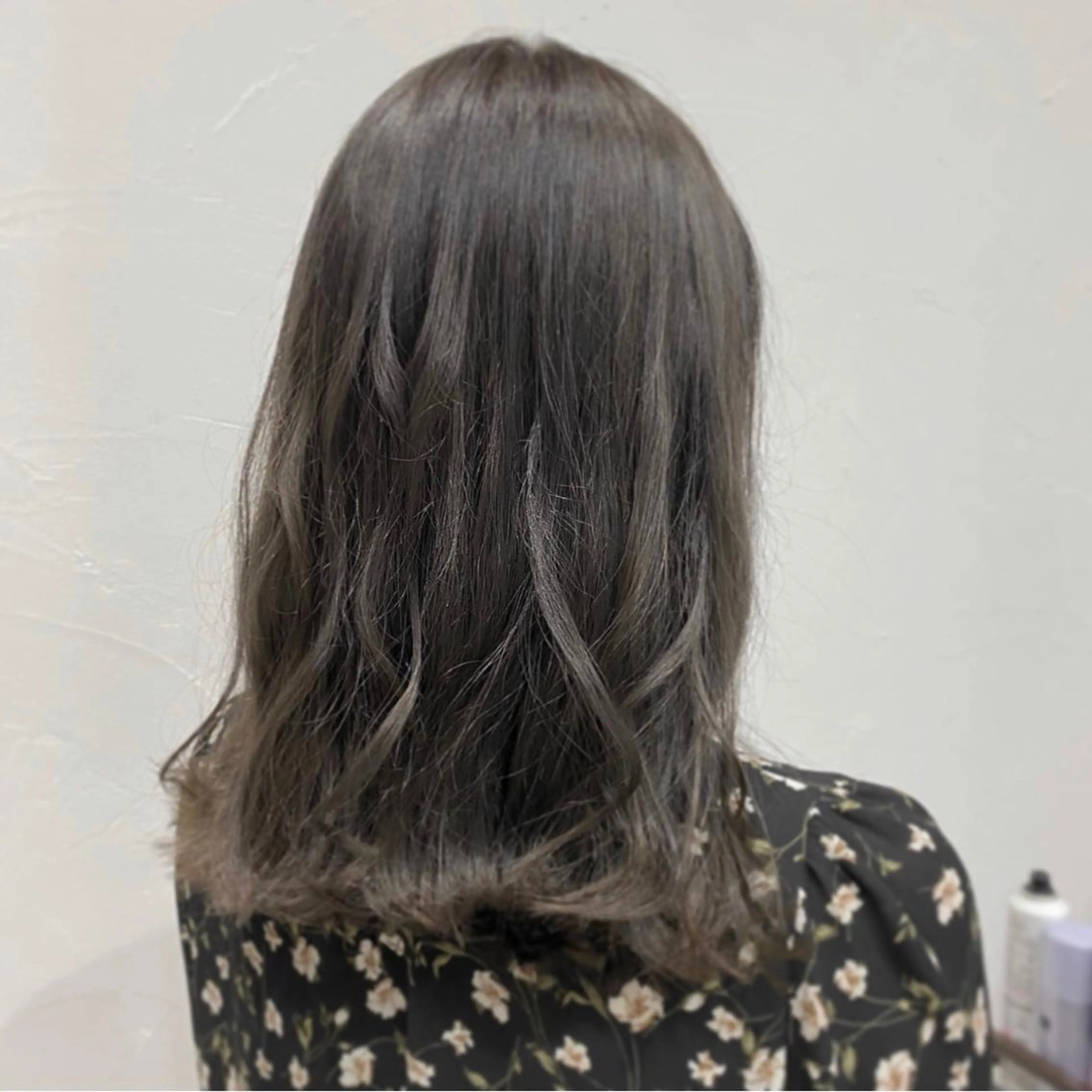 セミロング 成瀬 千佳のヘアスタイル