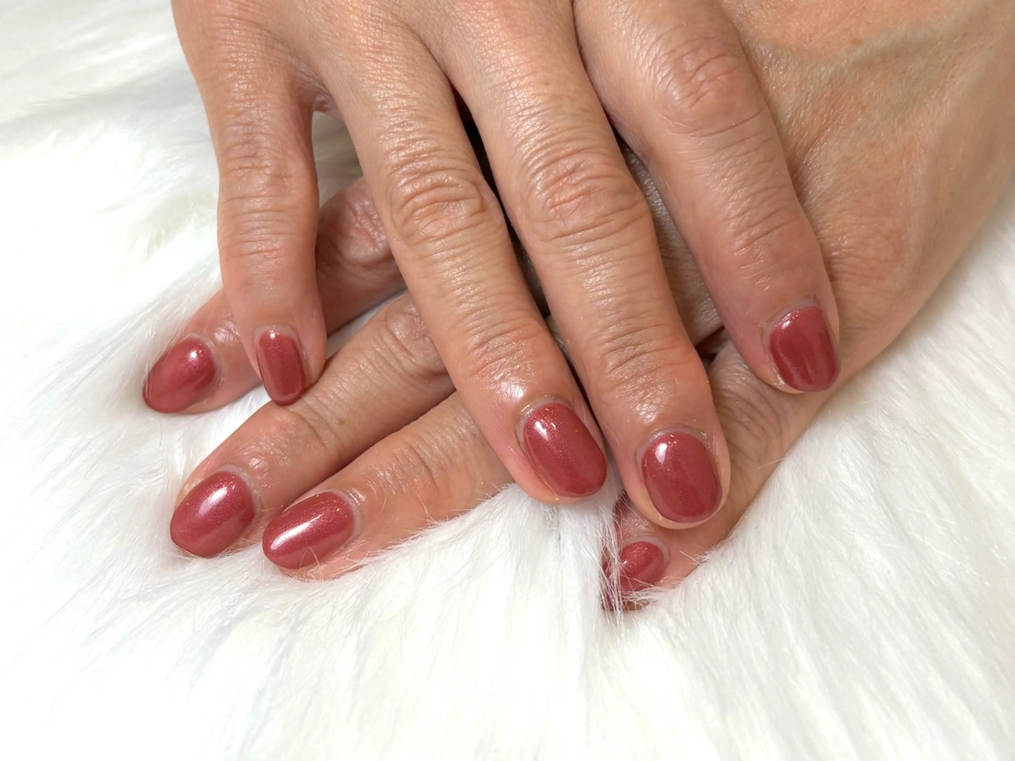 ネイル ラメ(グリッター) ワンカラーネイル 赤色 ハンドネイル 中島 沙知のネイルデザイン