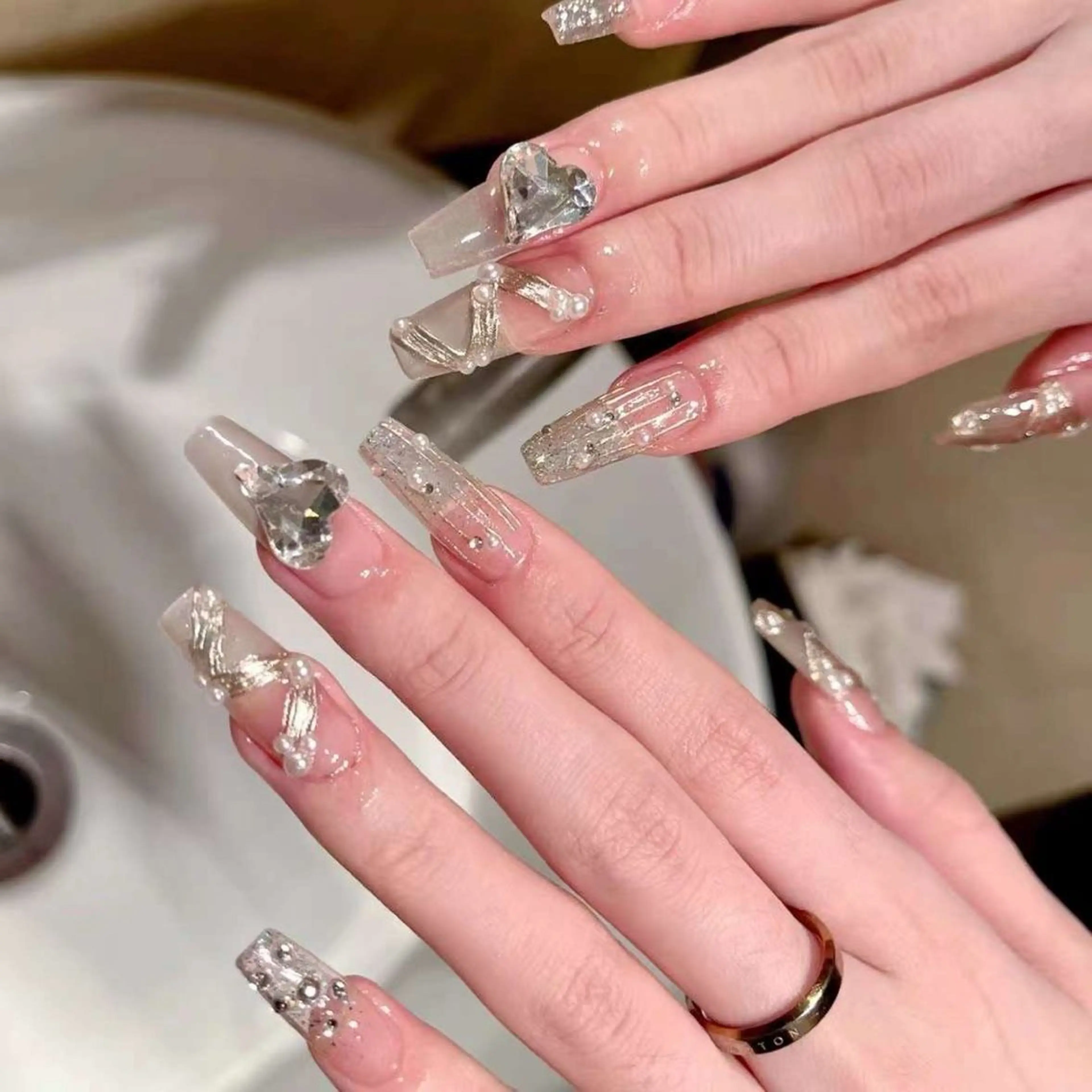 ネイル フットネイル フレンチネイル ゴージャス ハート キラキラネイル ハンドネイル MoonNail ユリ🌸のネイルデザイン