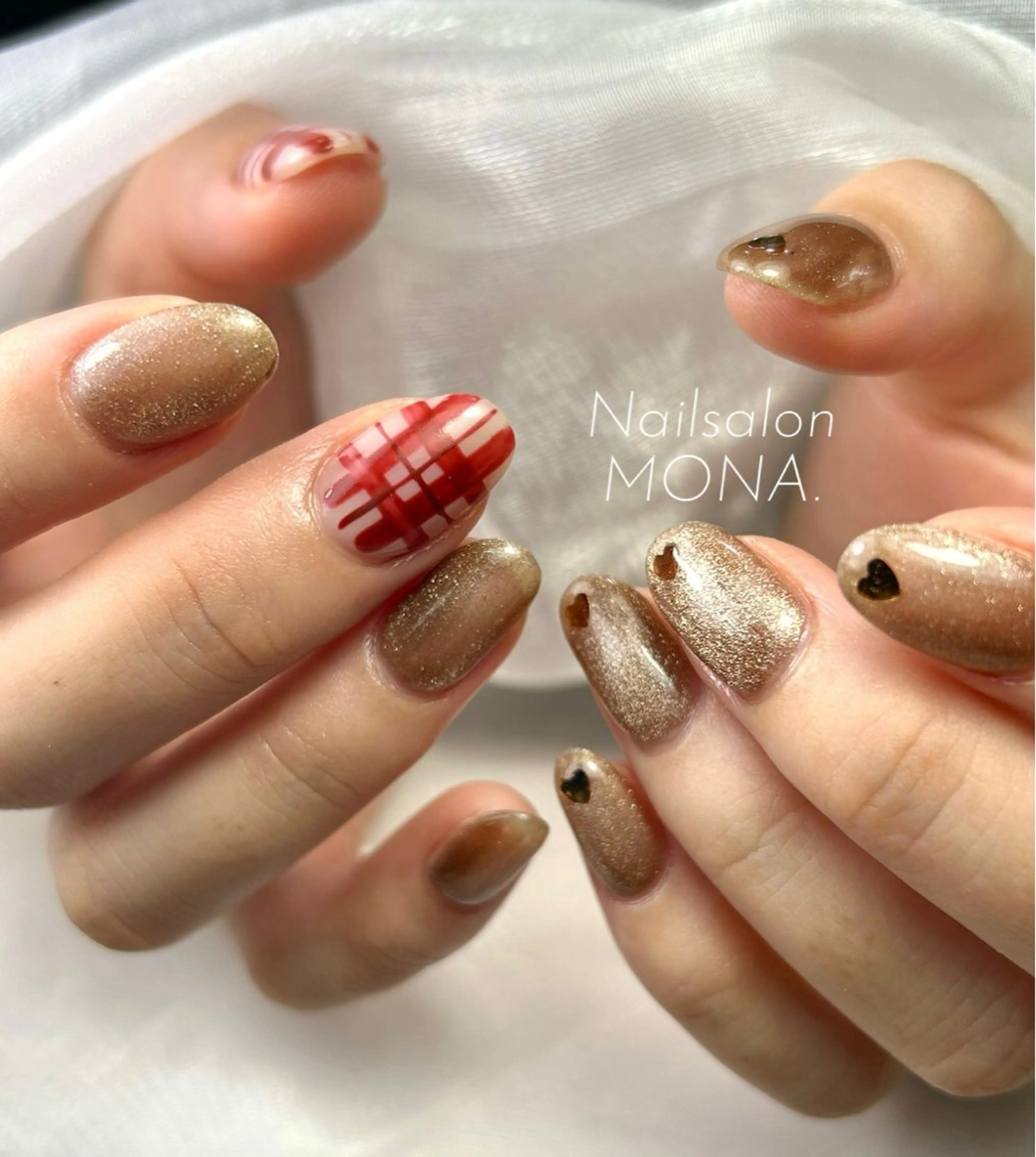 ネイル ボルドー ブラウン ゴールド ハート マグネットネイル ハンドネイル Nailsalon MONA.のネイルデザイン