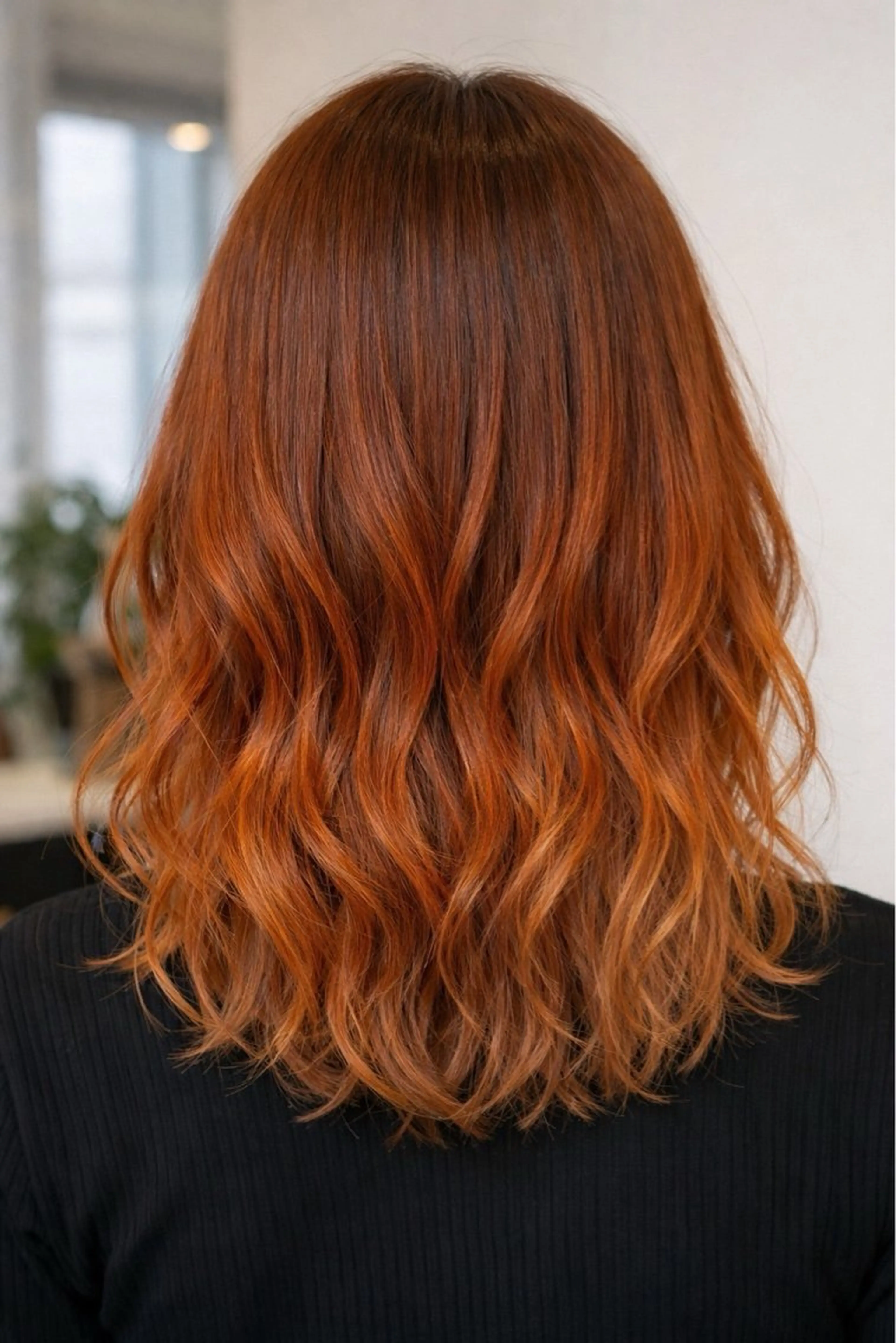 セミロング カラー 巽 愛夏のヘアスタイル