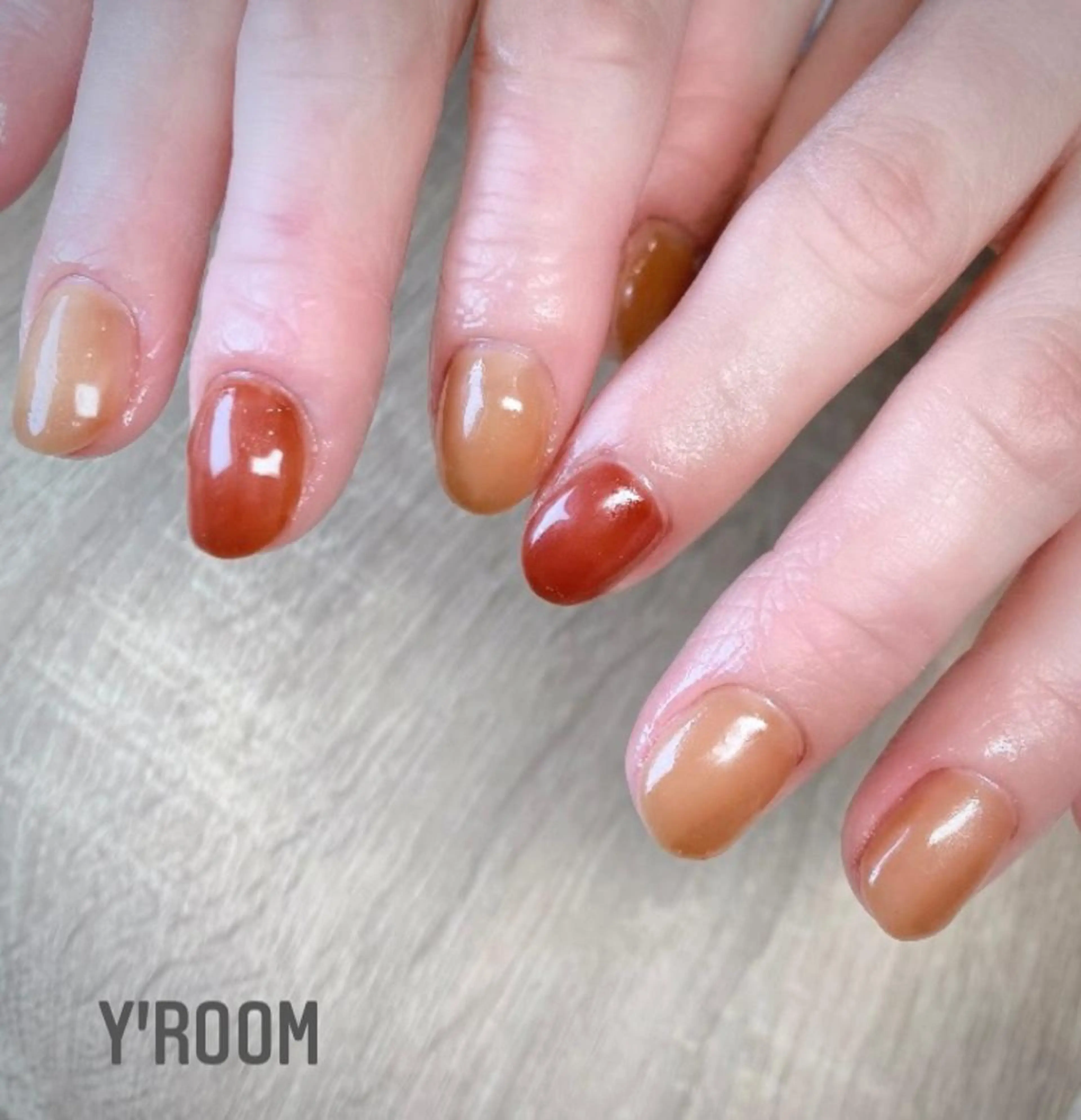 ネイル オーロラネイル フラッシュネイル フットネイル ジェルネイル 氷ネイル・うるうるネイル ハンドネイル YUKA （ネイリスト）のネイルデザイン