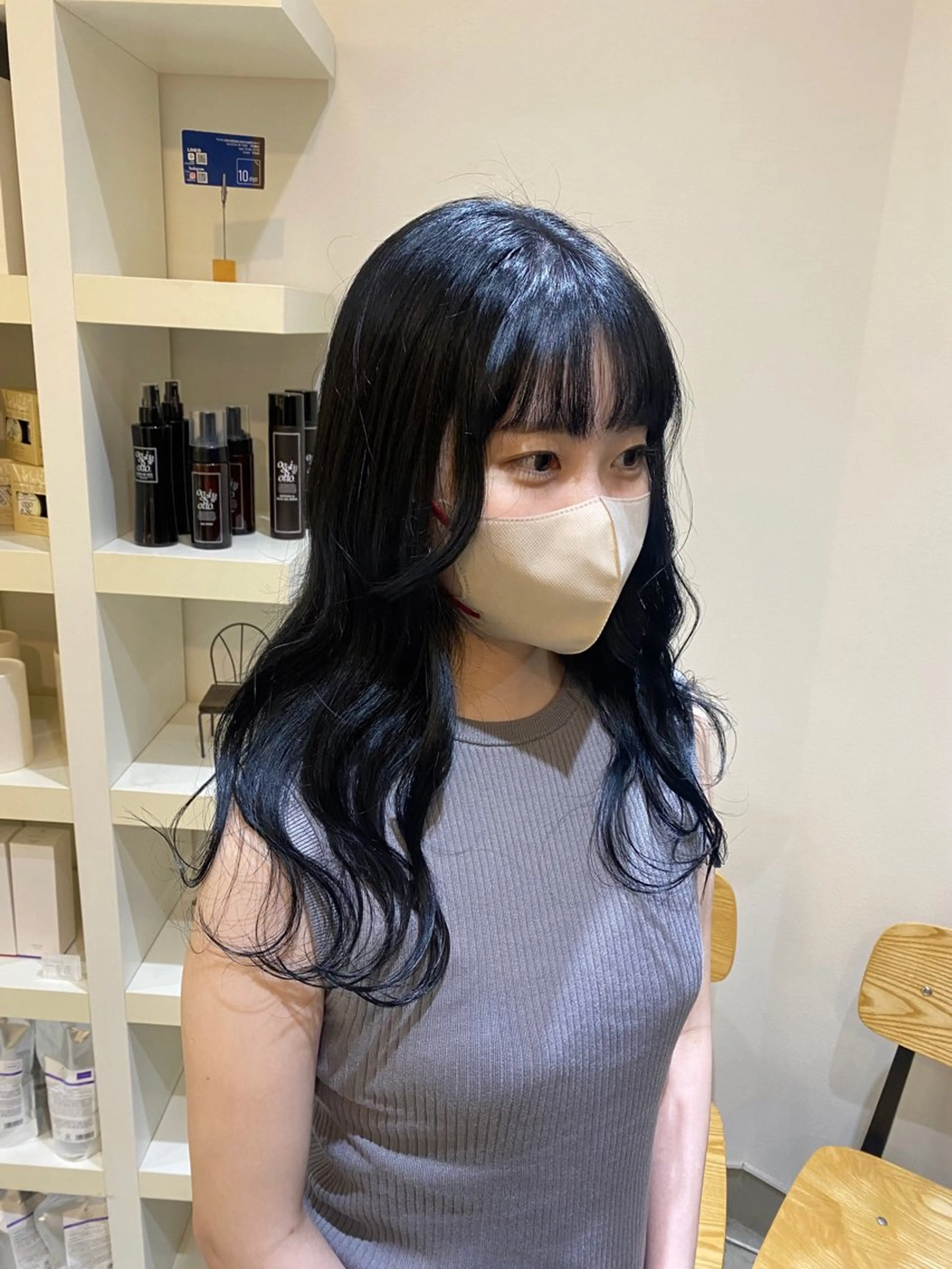 ロング カラー 黒髪 ブルーカラー ブルーブラック カット ヘアカラー トリートメント 堀越 美羽のヘアスタイル