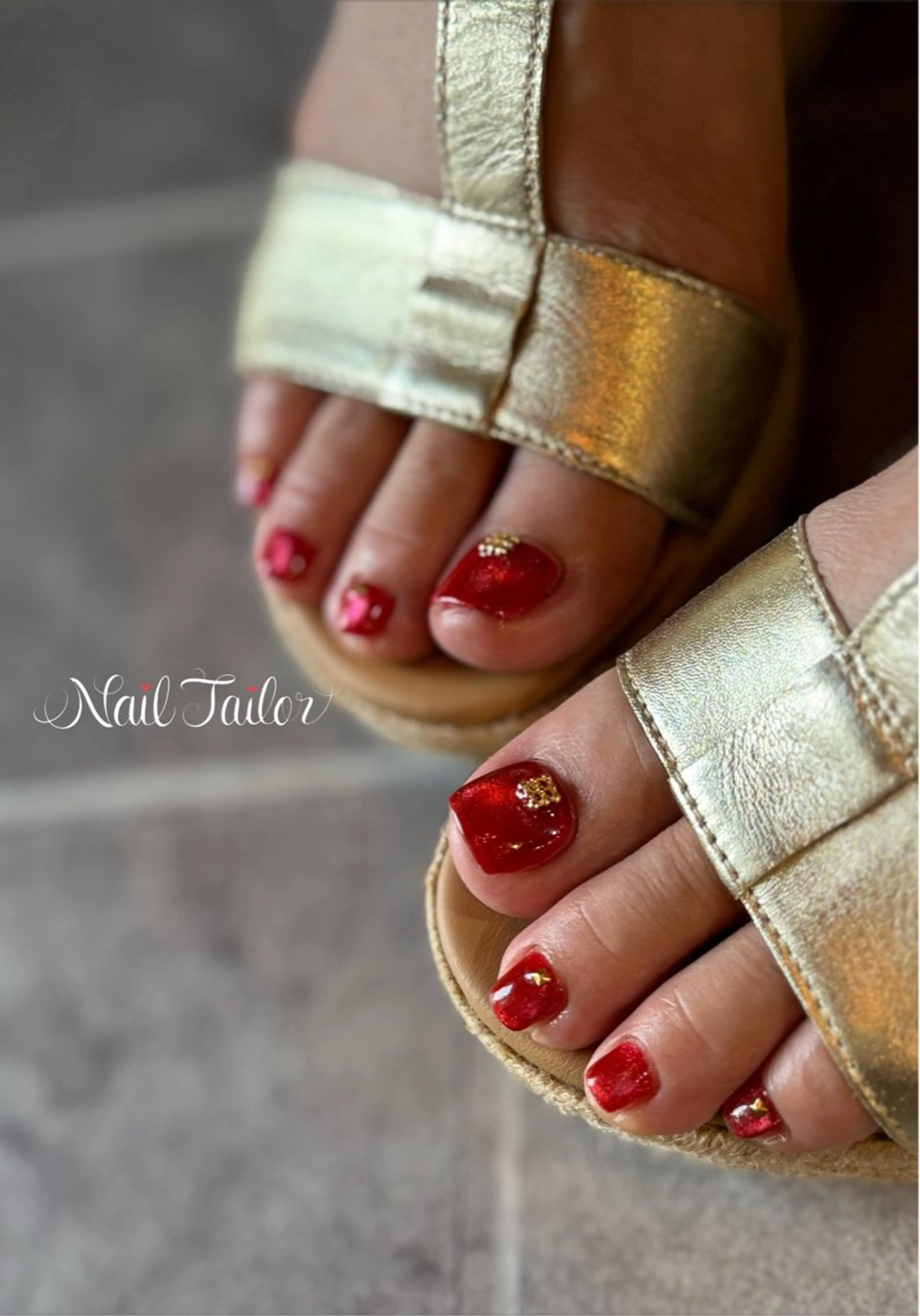 ネイル フラッシュネイル フットネイル 赤色 スクエアネイル フットネイル NailTailor ネイルテイラーのネイルデザイン