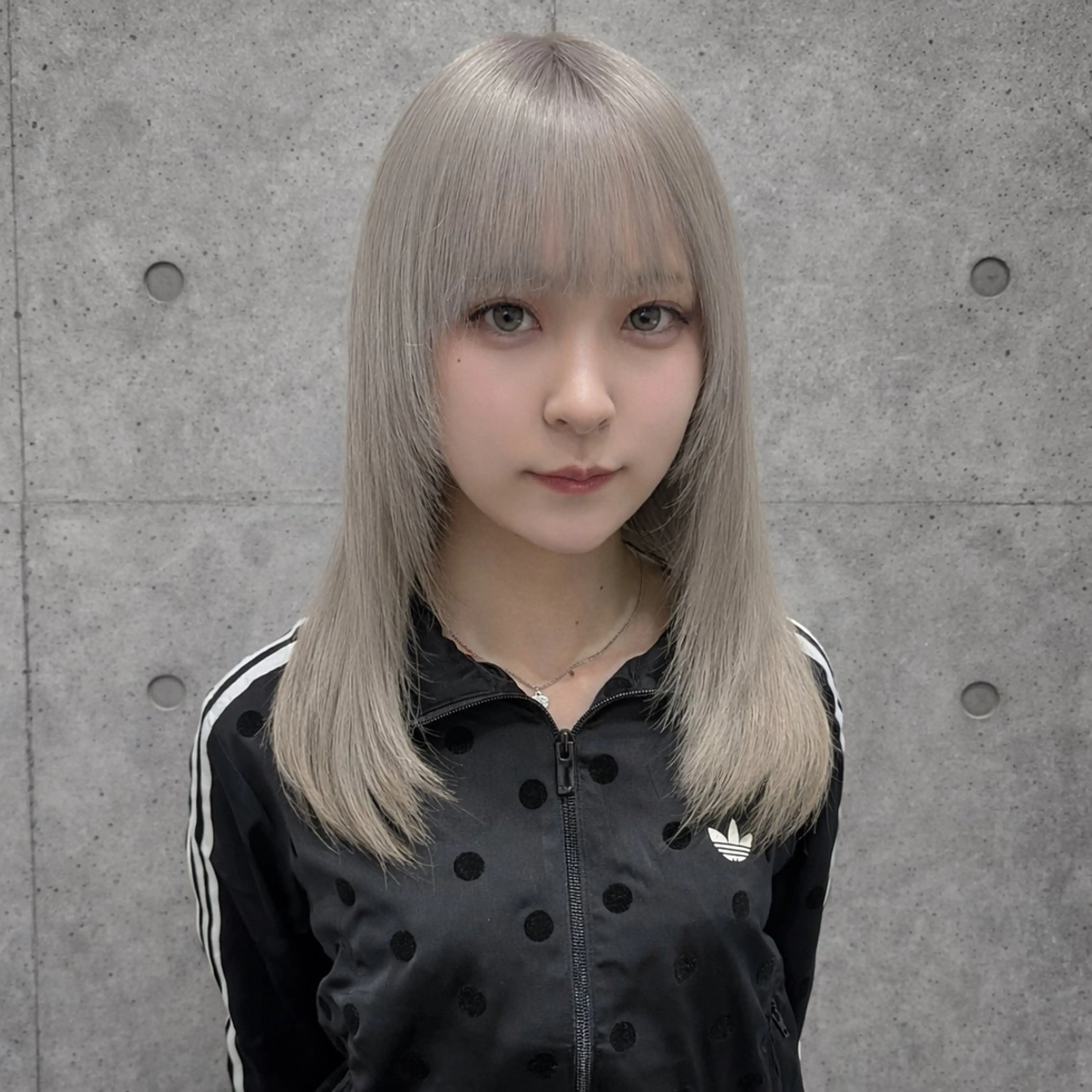 ミディアム カラー ベージュカラー ブリーチ ケアブリーチ ハイトーンカラー ホワイトベージュ ヘアカラー ✨ブリーチ支持No1 複雑履歴修正/舘岡のヘアスタイル