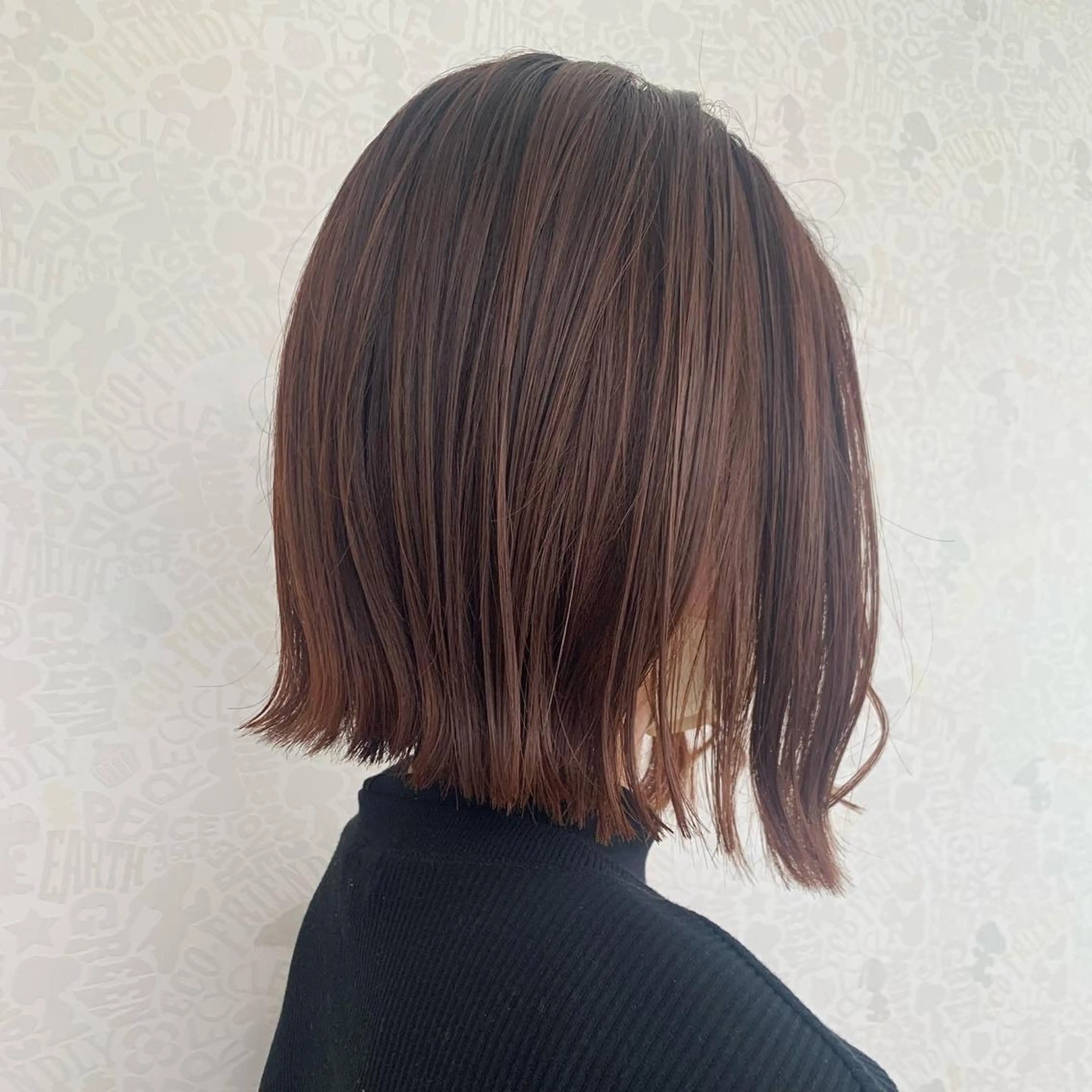 ショート カラー 切りっぱなしボブ アッシュ アッシュブラウン ブリーチ ブラウンカラー Leia所属・ムラヨシ ショータのヘアスタイル