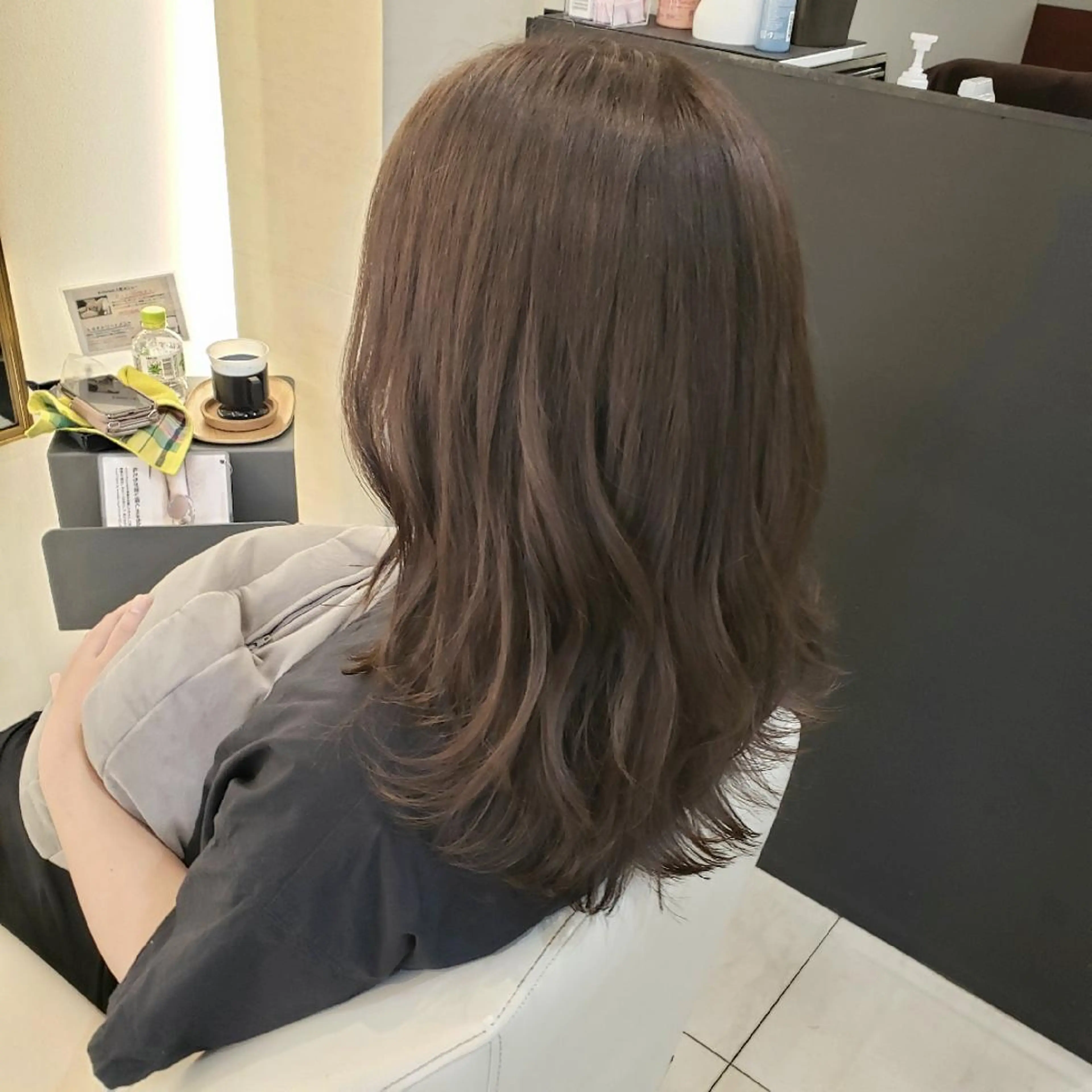 ミディアム カラー ミディアムレイヤー ベージュカラー オリーブベージュ レイヤーカット カット ヘアカラー トリートメント タカギ ヨウコのヘアスタイル