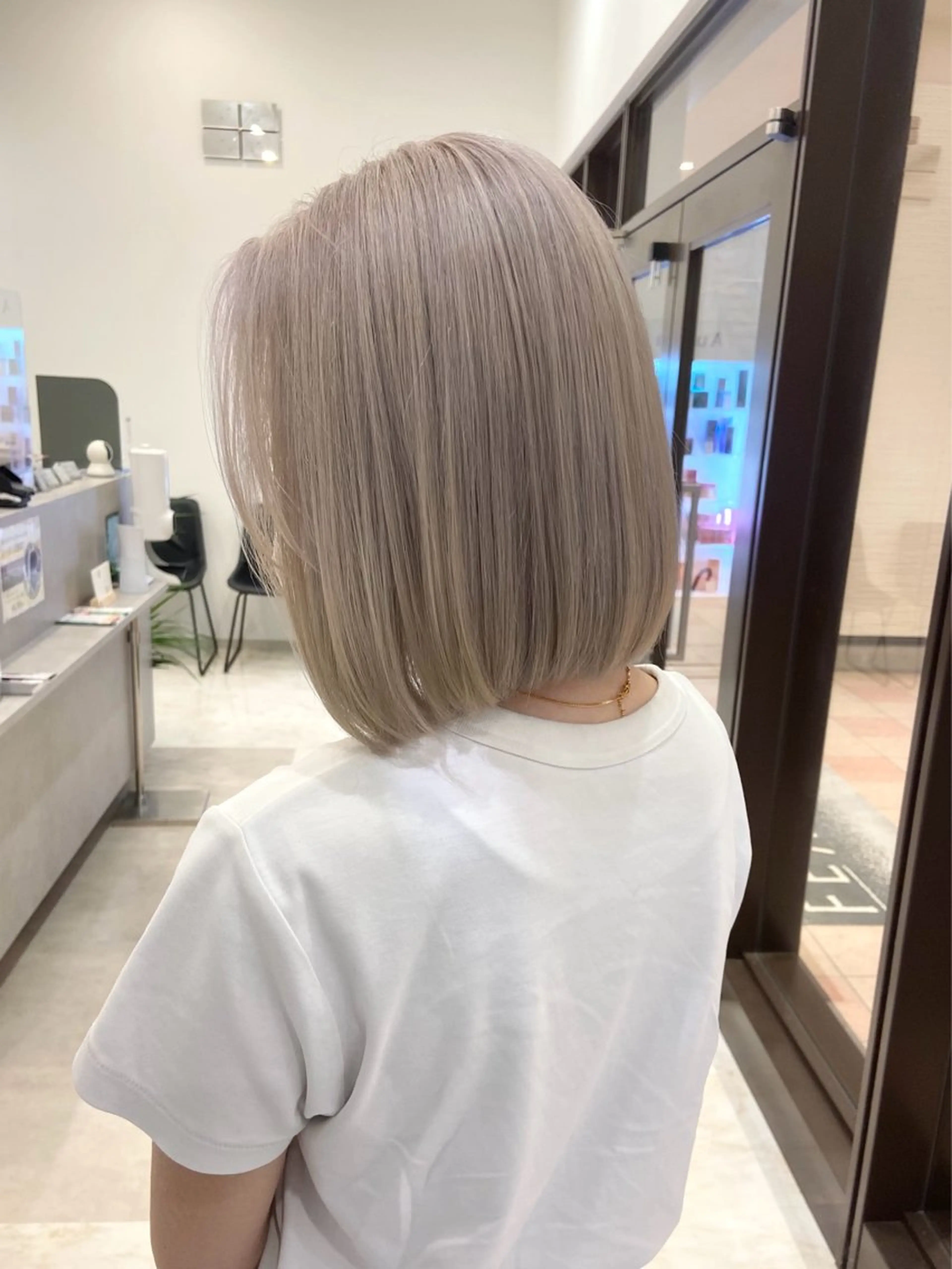 ミディアム ボブ カット ヘアカラー トリートメント 廣庭 勇人のヘアスタイル