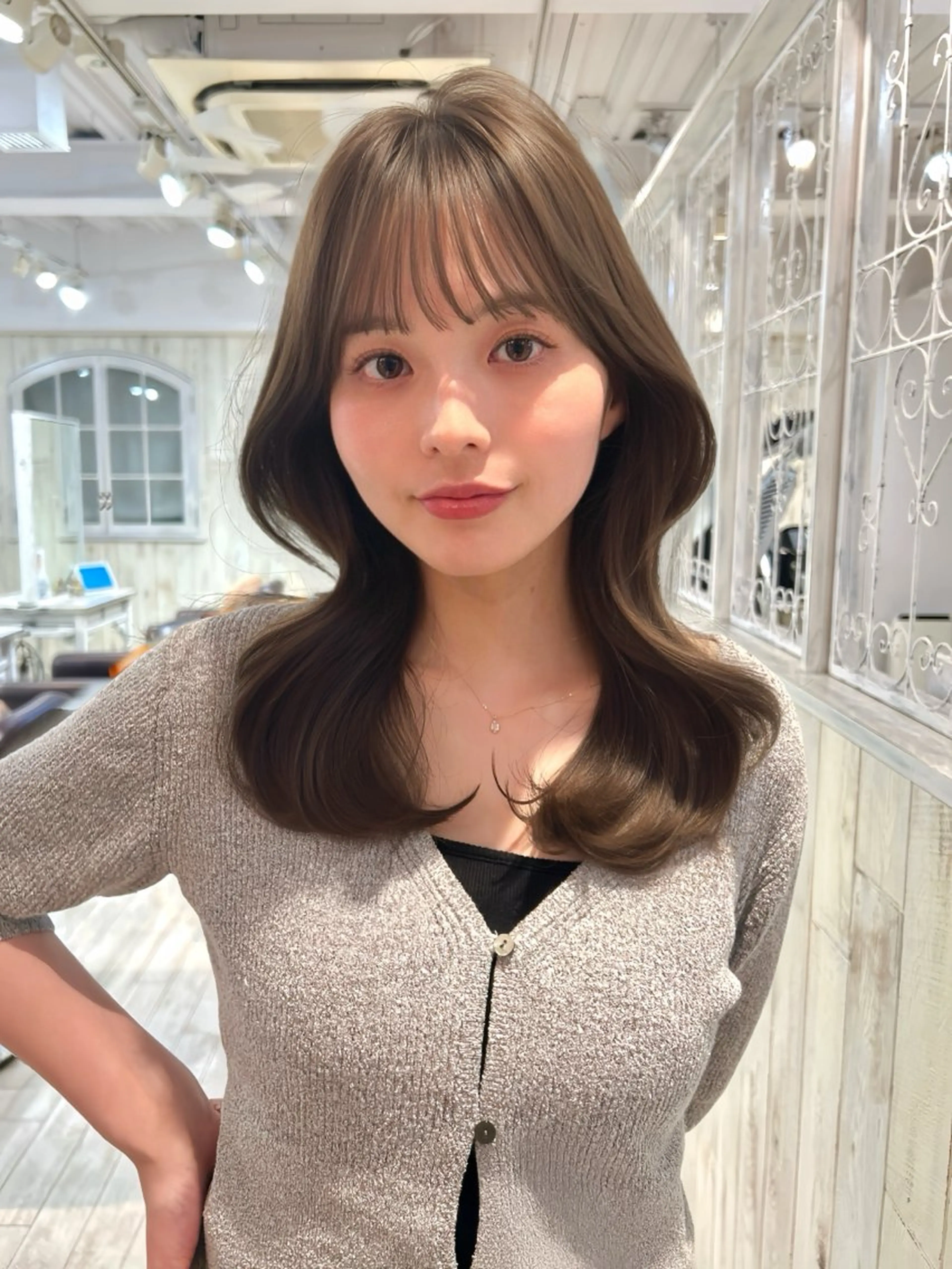 セミロング カラー ベージュカラー 透明感カラー くびれヘア 顔周りカット 韓国風ヘア カット ヘアカラー トリートメント 【韓国ヘア×透明感 カラー】笹谷 莉未のヘアスタイル