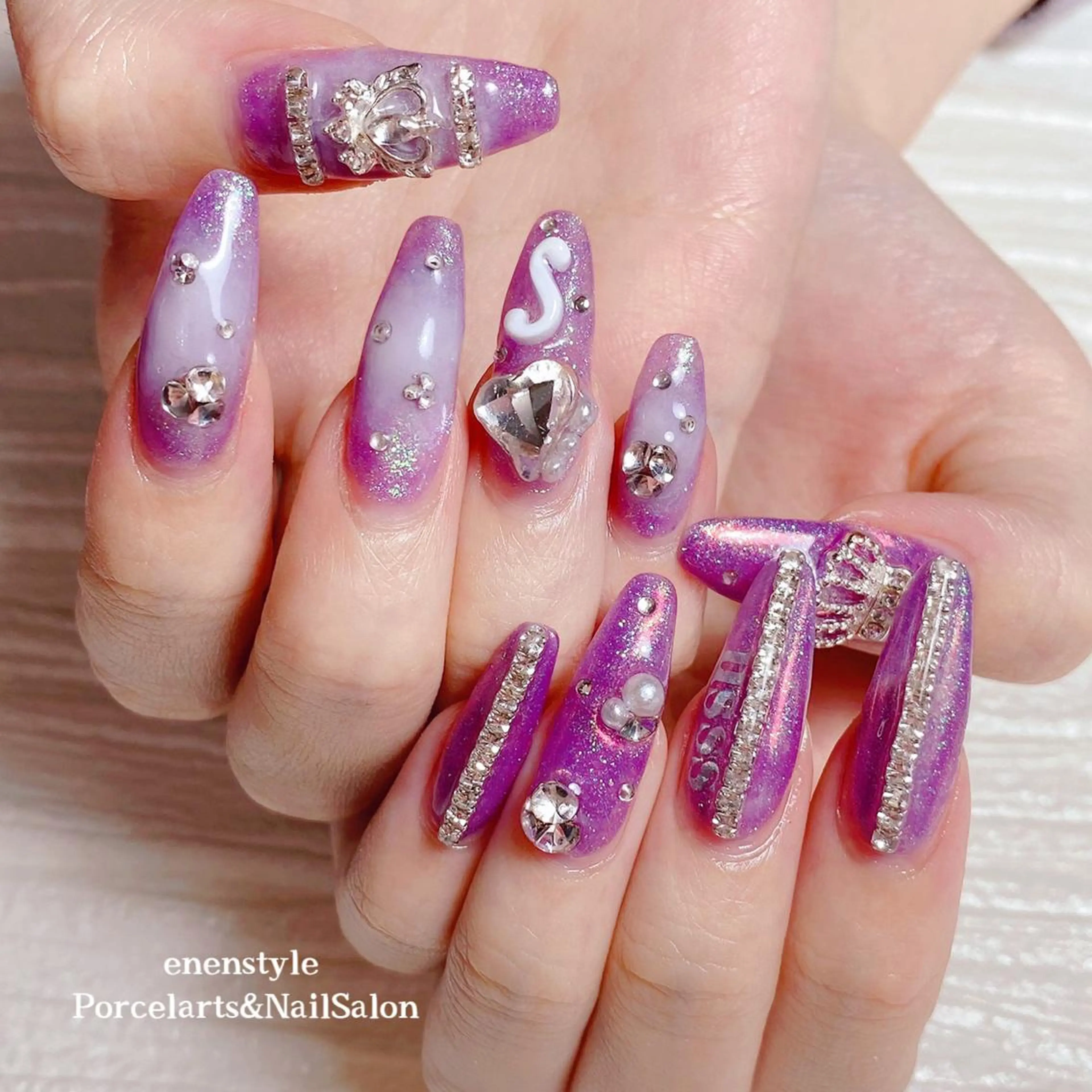 ミディアム ネイル 👑enen style👑のネイルデザイン