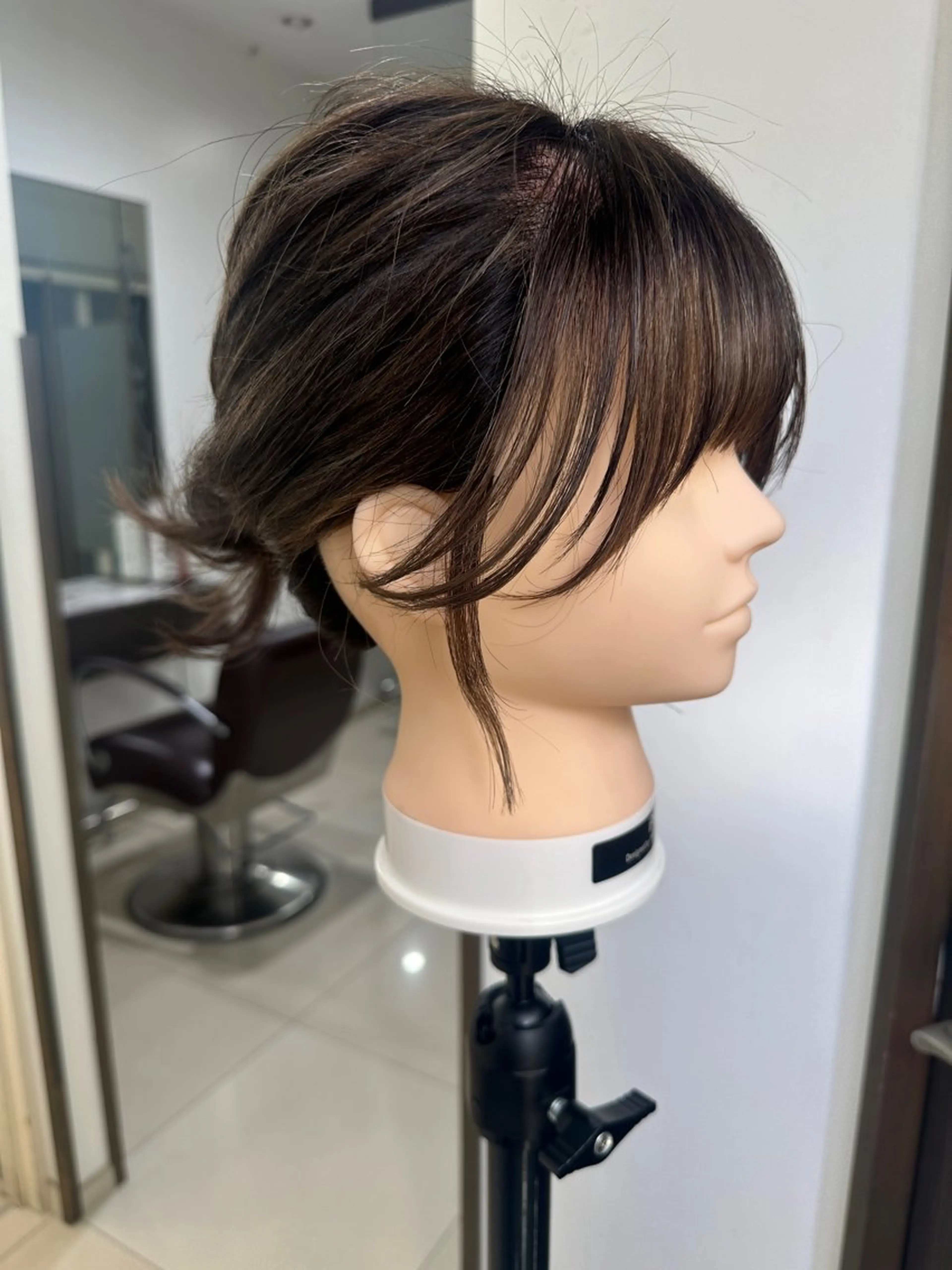 ミディアム レイヤー 艶々カラーのヘアスタイル