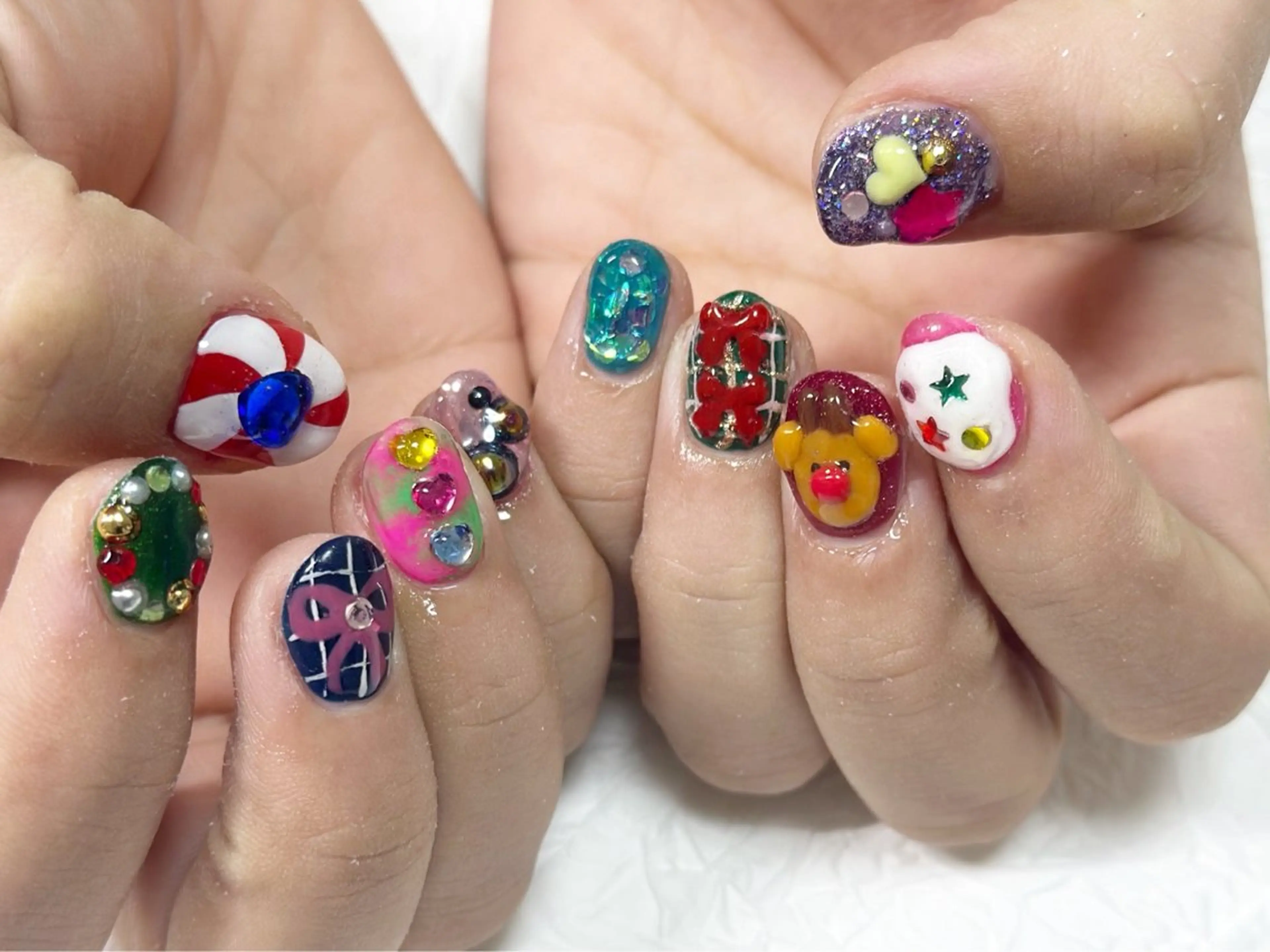 ネイル キラキラネイル マグネットネイル 冬ネイル クリスマス nailist yuiのネイルデザイン