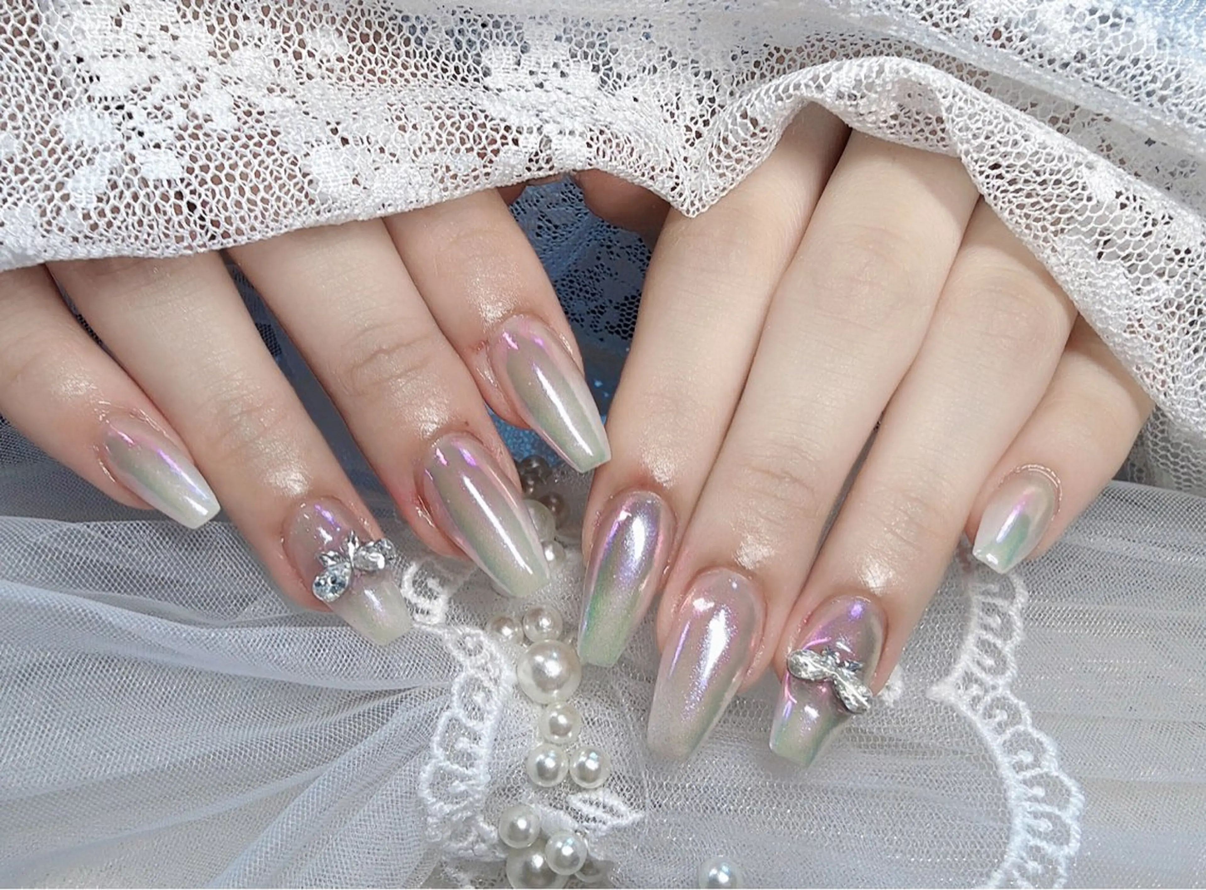 ネイル アートネイル オーロラネイル ガーリー キラキラネイル 韓国ネイル ハンドネイル Mio NailsalonUのネイルデザイン