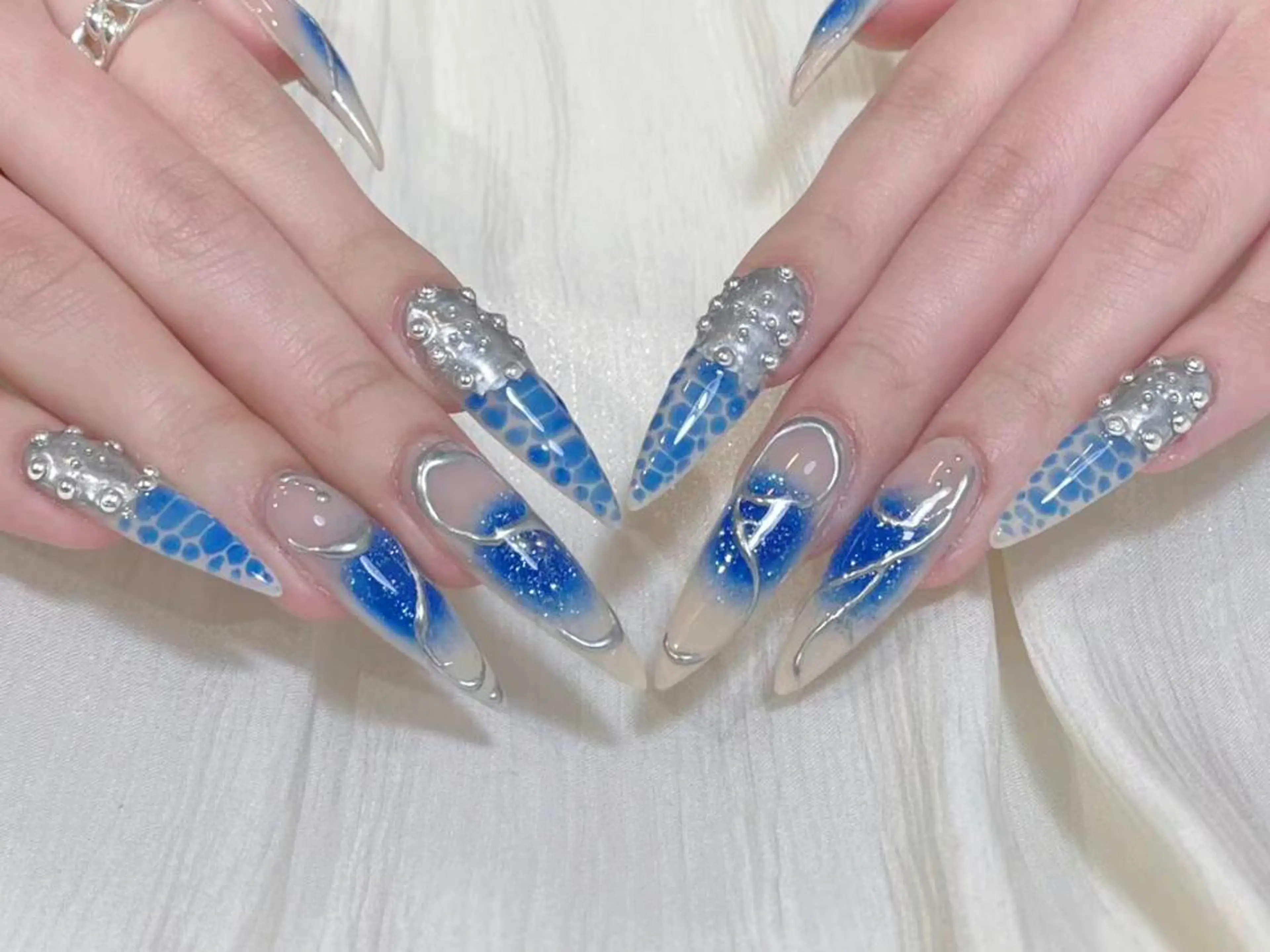ロング 💅 リリアのネイルデザイン