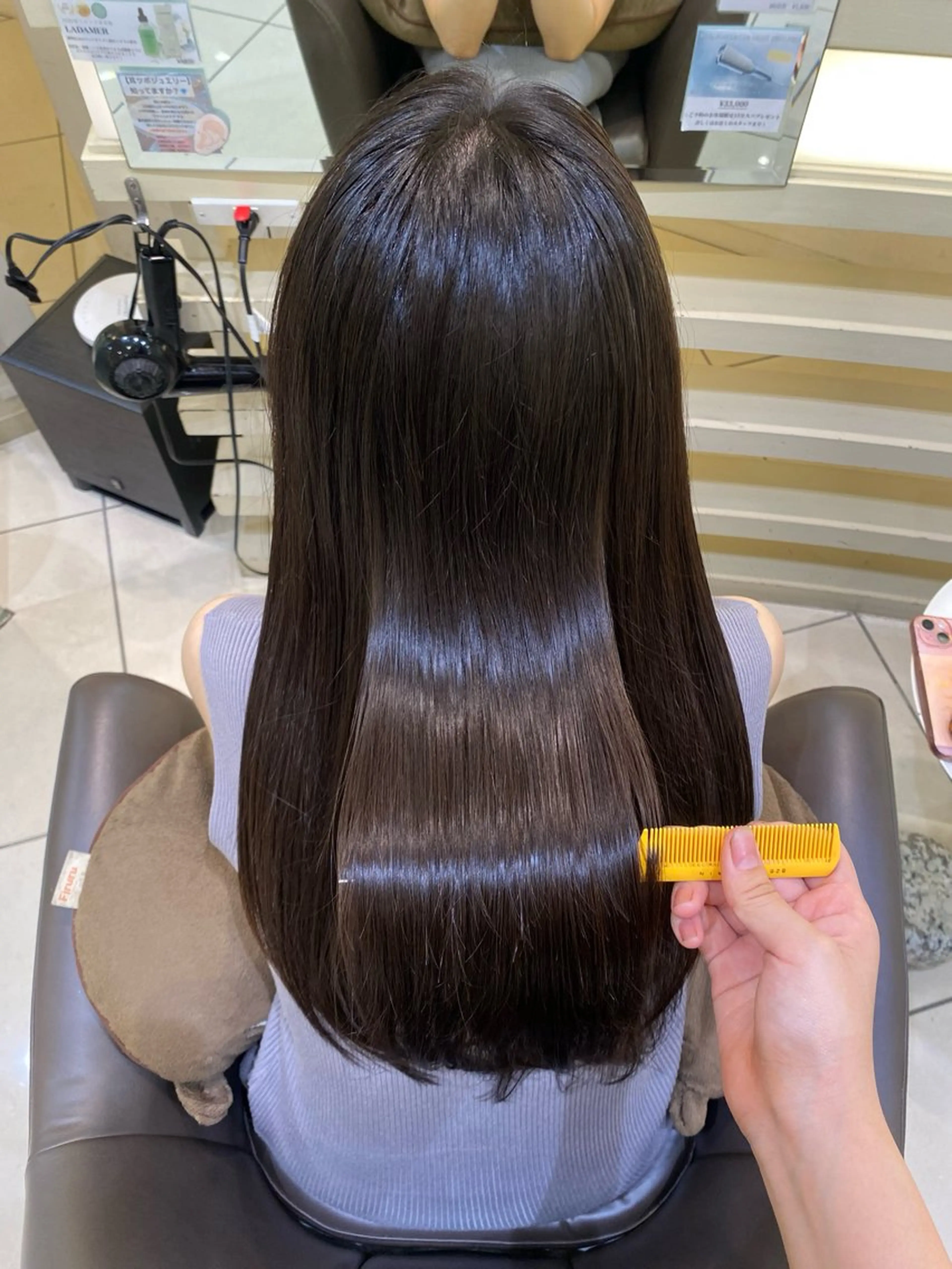 セミロング ⭐ハイトーン/ 赤み消し/カナ⭐️のヘアスタイル