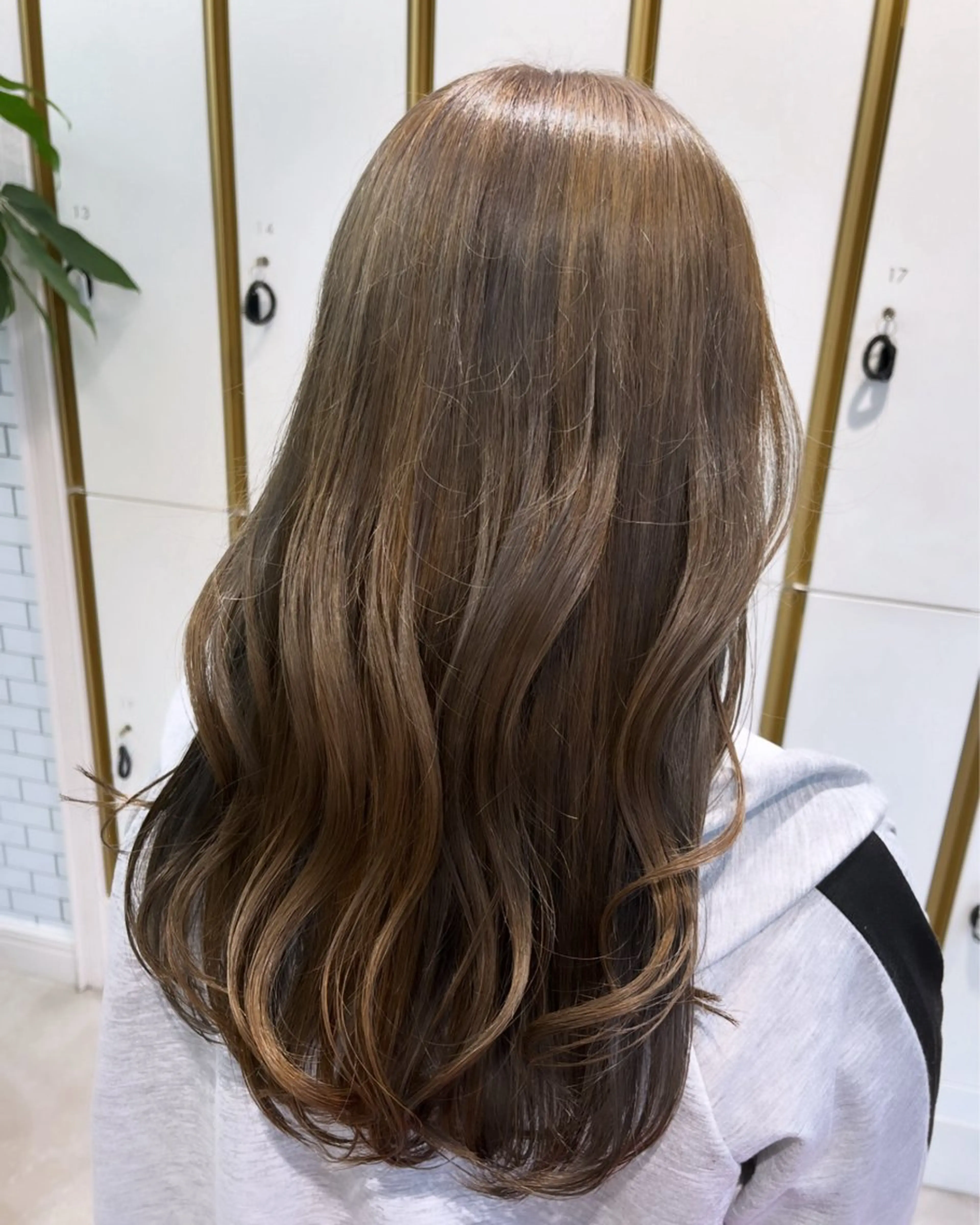 カラー ブリーチ 透明感カラー グレージュ オリーブグレージュ オリーブグレー ミユウ🌼ブリーチ / ダブルカラーのヘアスタイル