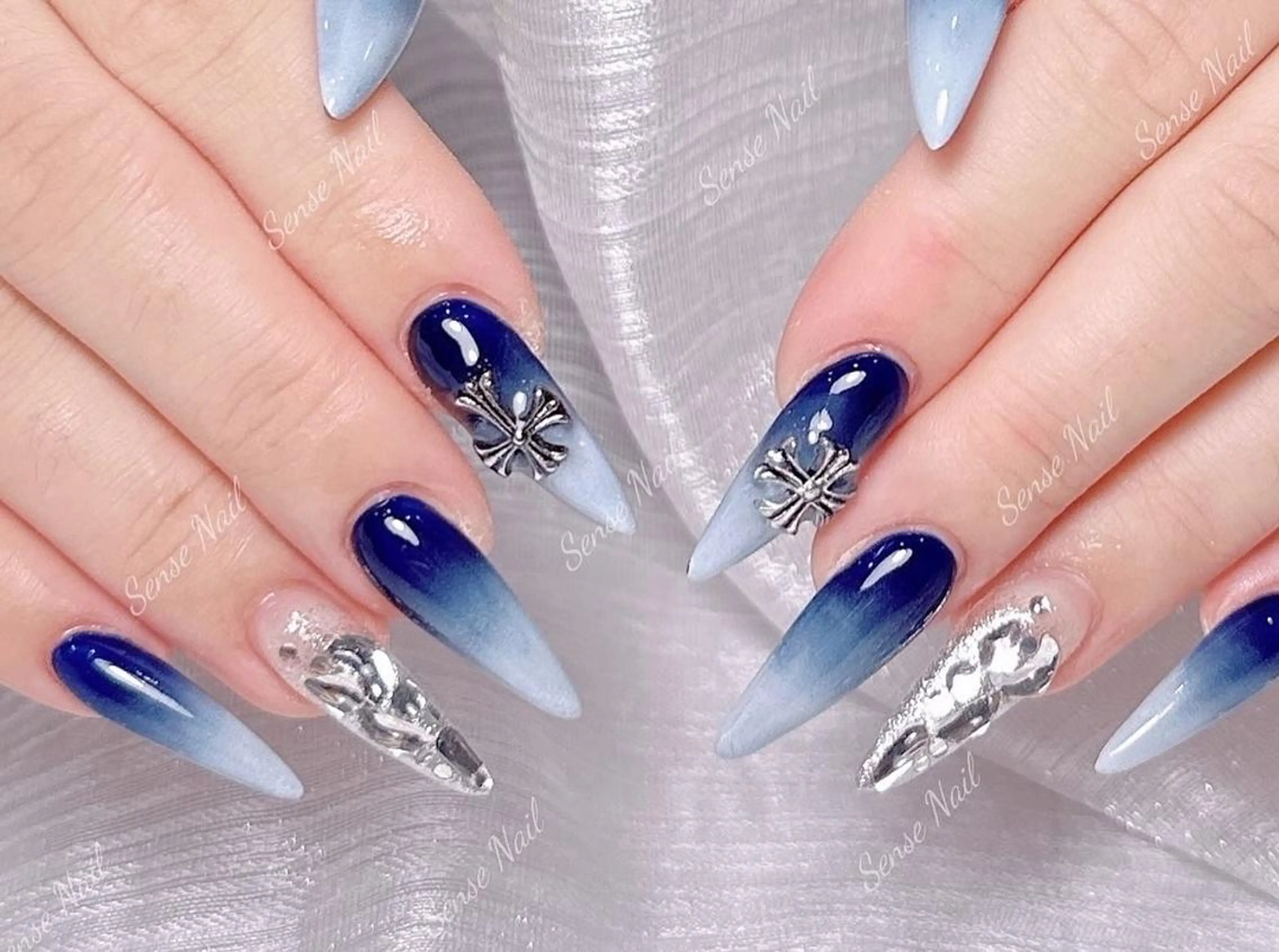 ネイル ハンドネイル ハンドケア Queening 🦋のネイルデザイン