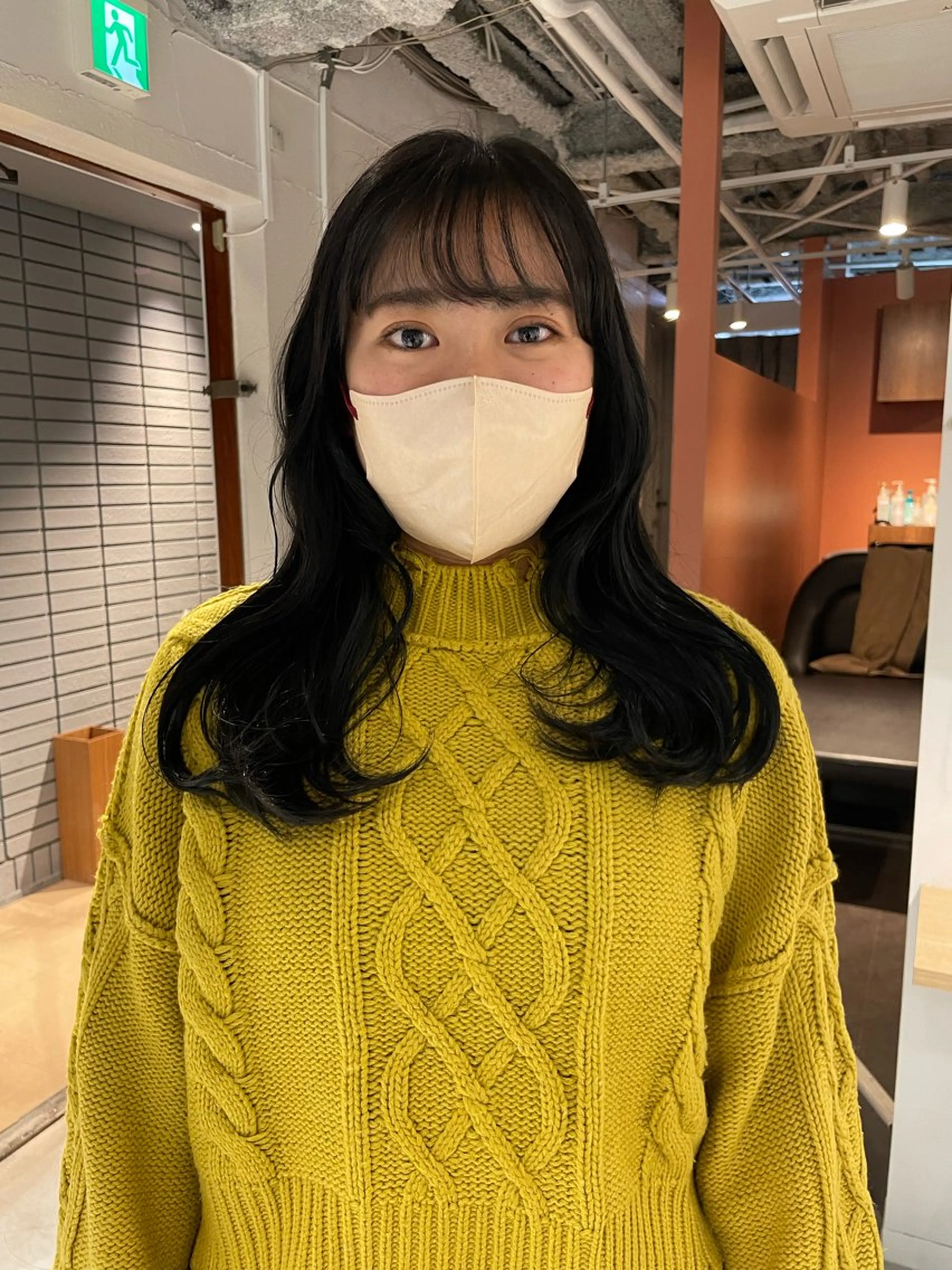 ミディアム カラー ミディアムパーマ ブリーチ 透明感カラー レイヤー×初 パーマ|hinakoのヘアスタイル