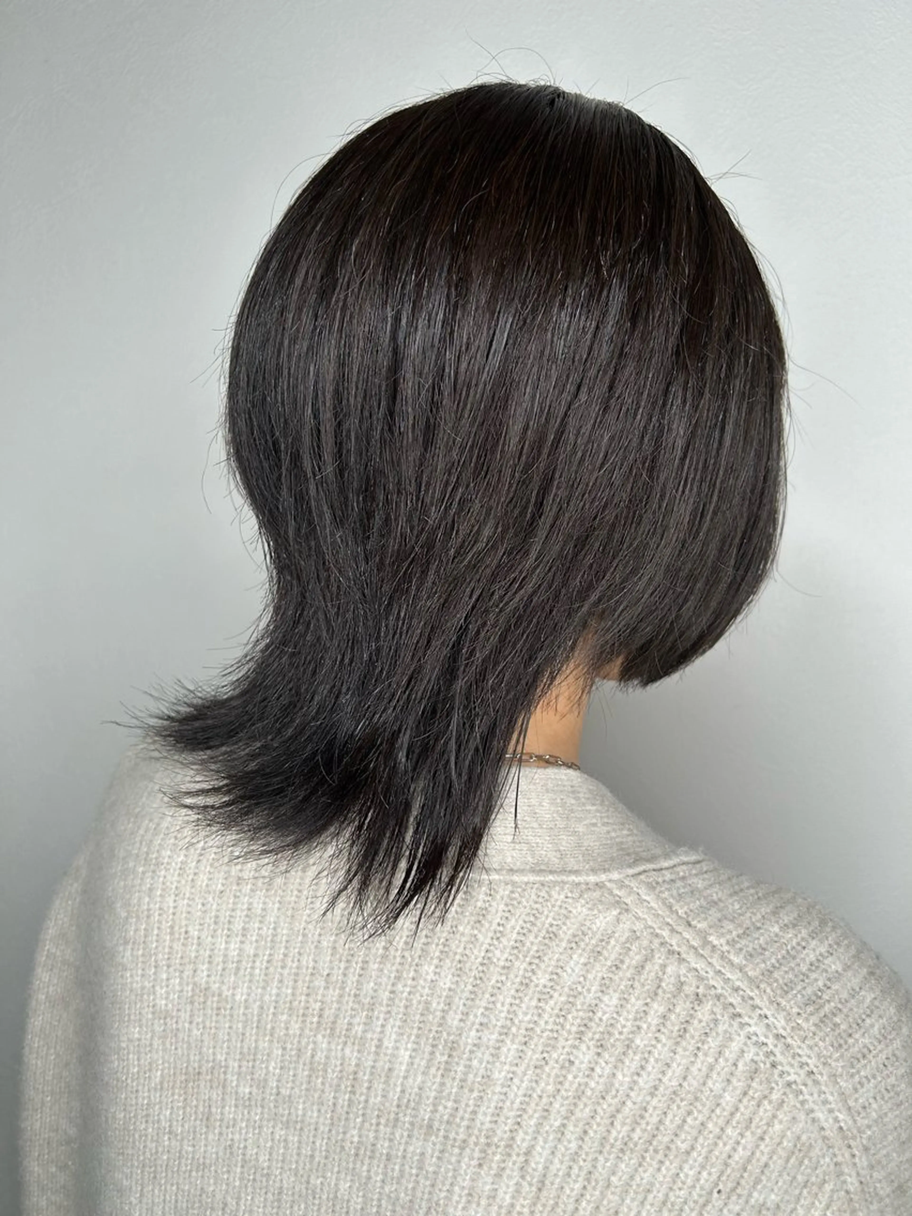 ミディアム ウルフカット 今村公介 ブリーチ特化、派手髪のヘアスタイル