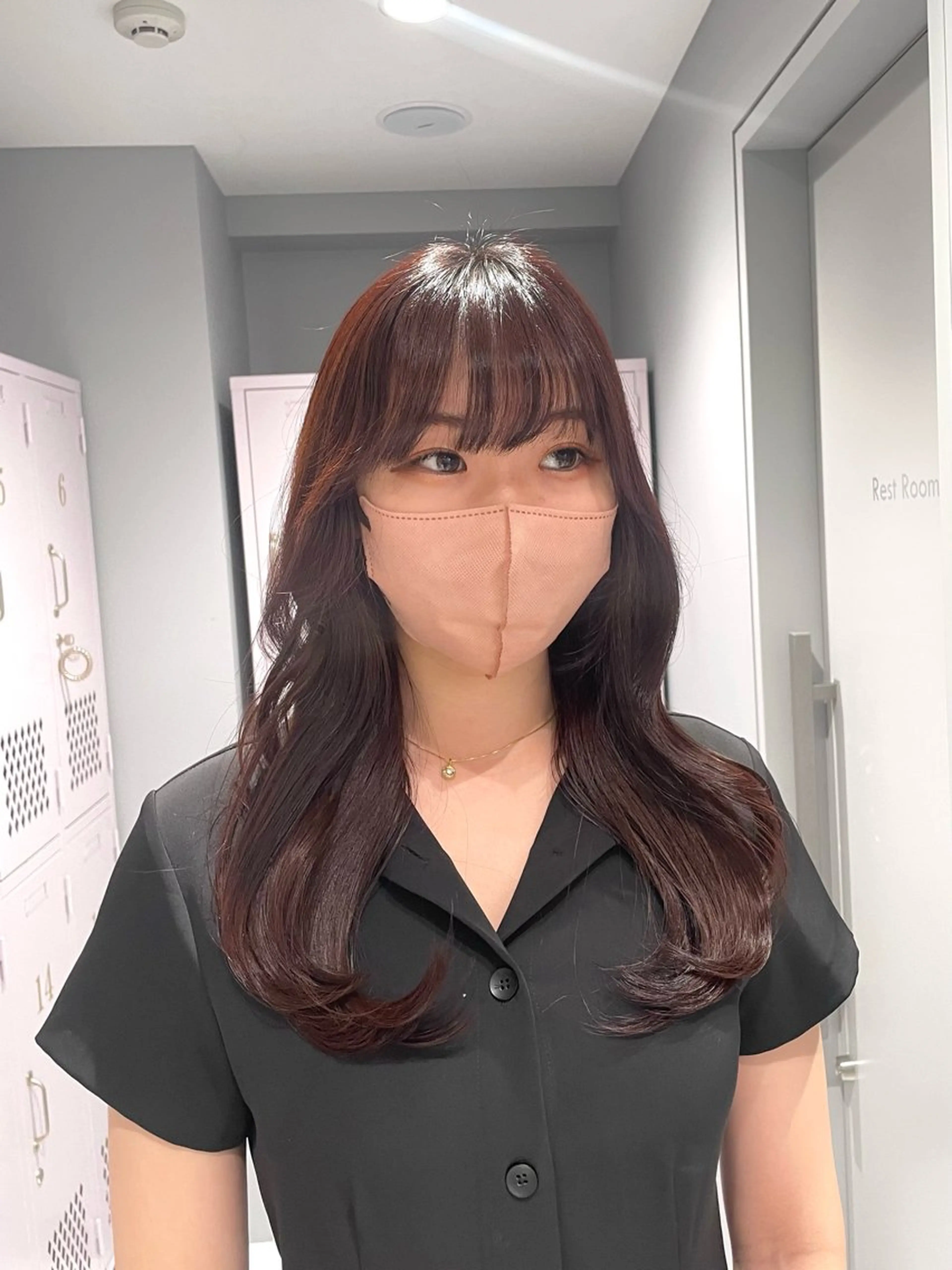 セミロング くびれヘア 菜々🫧新宿 透明感ケアブリーチのヘアスタイル