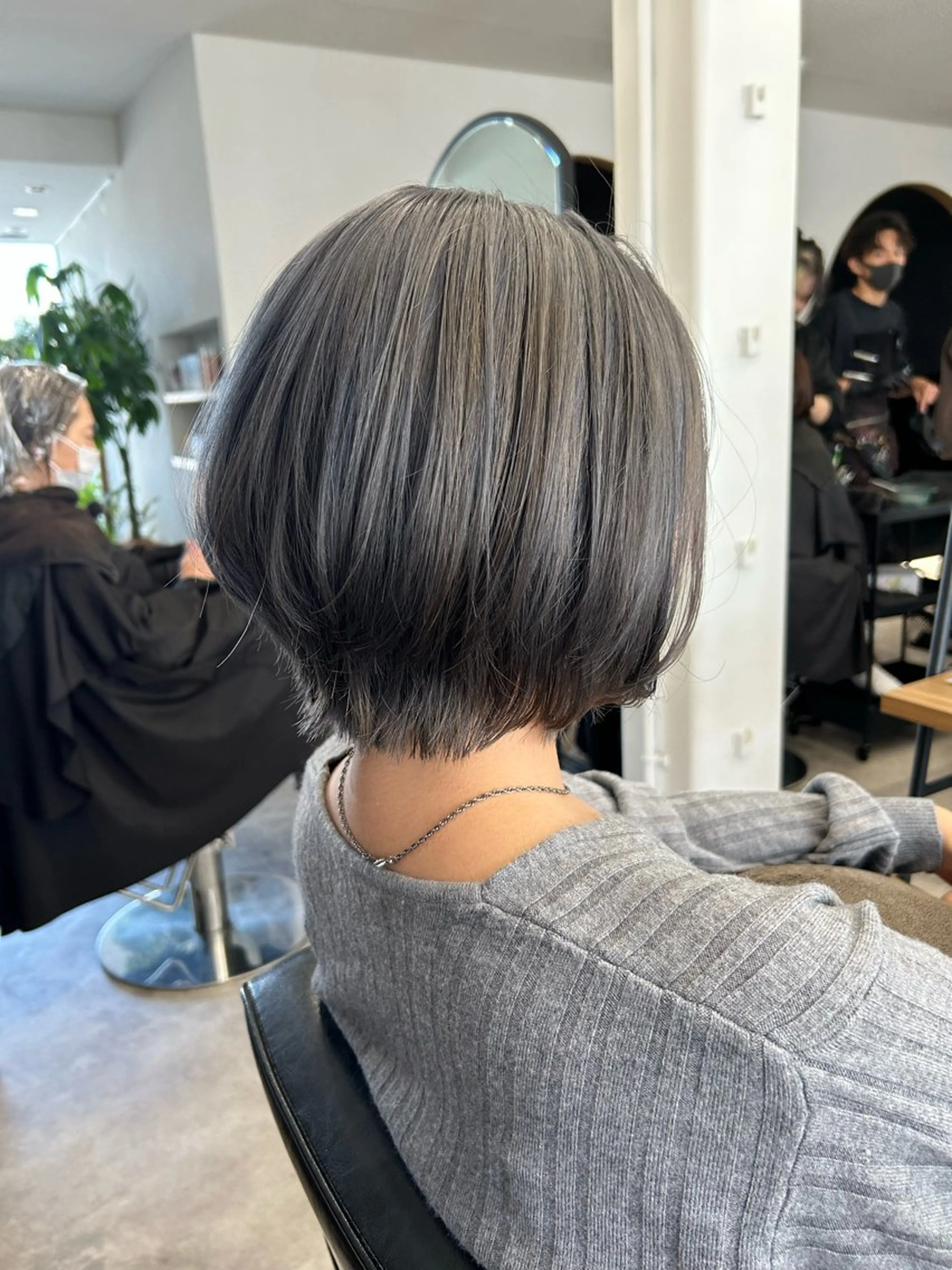 ショート カラー Emitas.　井上 真奈美のヘアスタイル