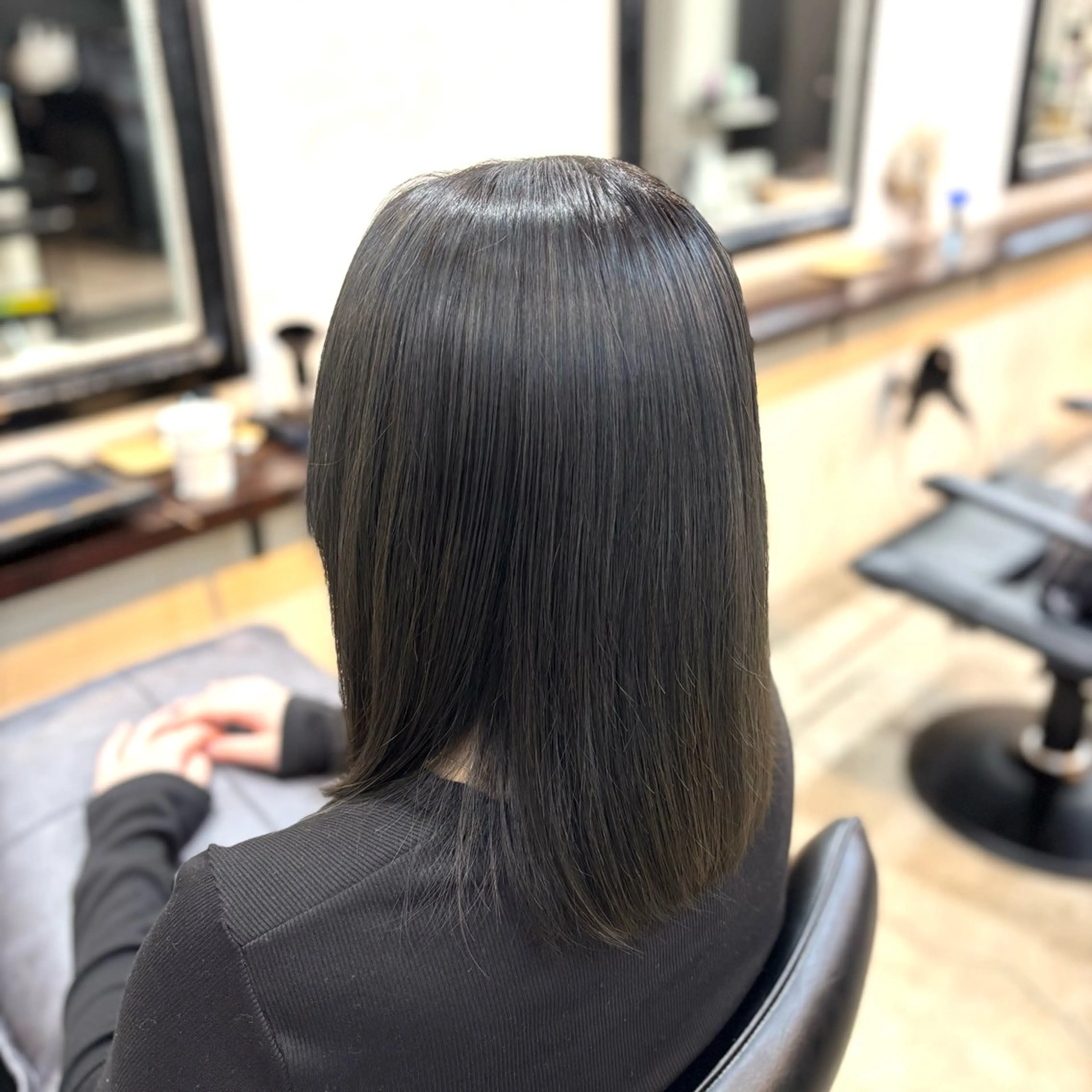 ミディアム カラー ブリーチ 透明感カラー グレージュ オリーブグレージュ オリーブグレー ヘアカラー トリートメント 艶髪‎カラー🤍 RIKAのヘアスタイル