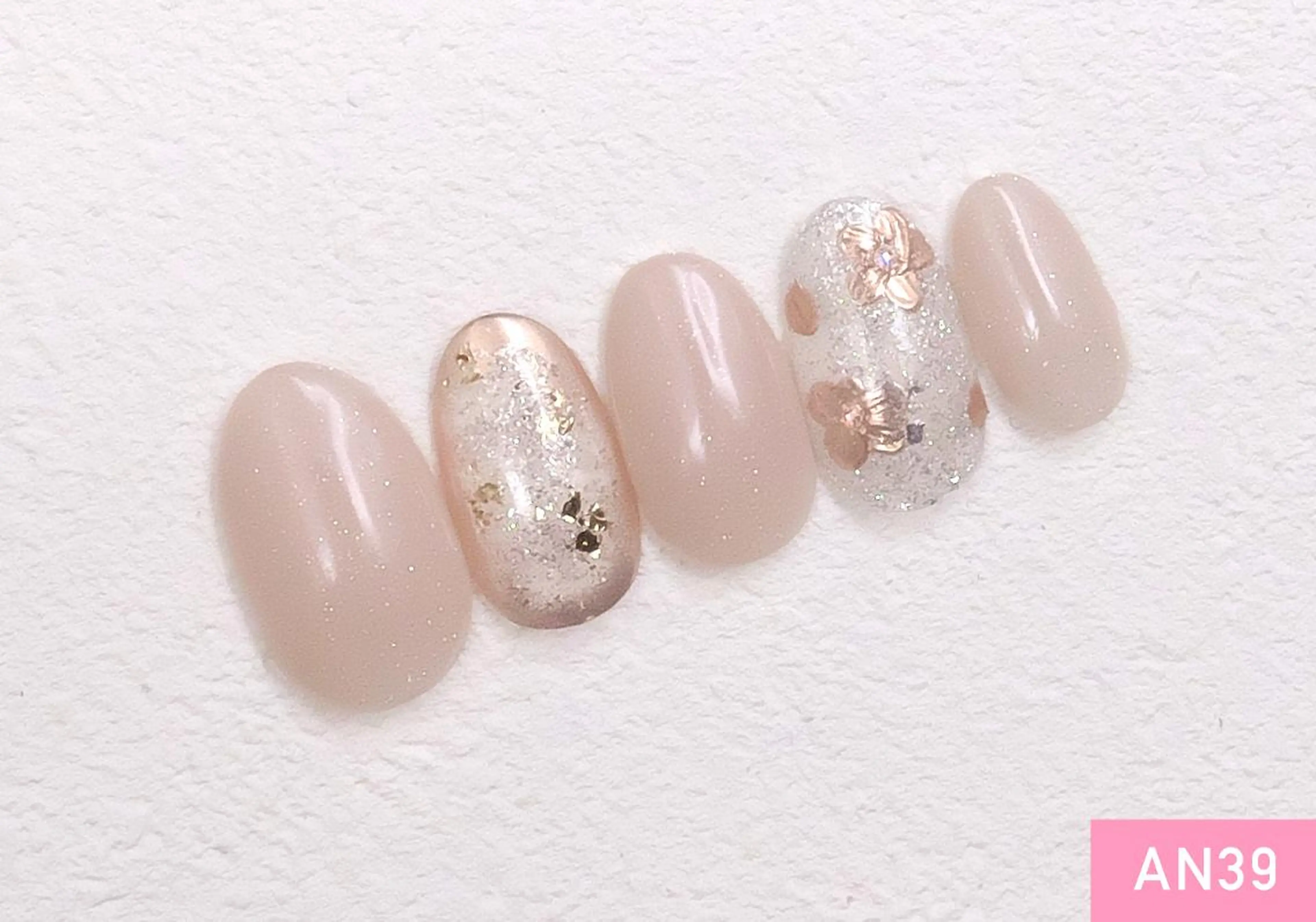 ネイル ゴールド 新橋🌿 Nailのネイルデザイン