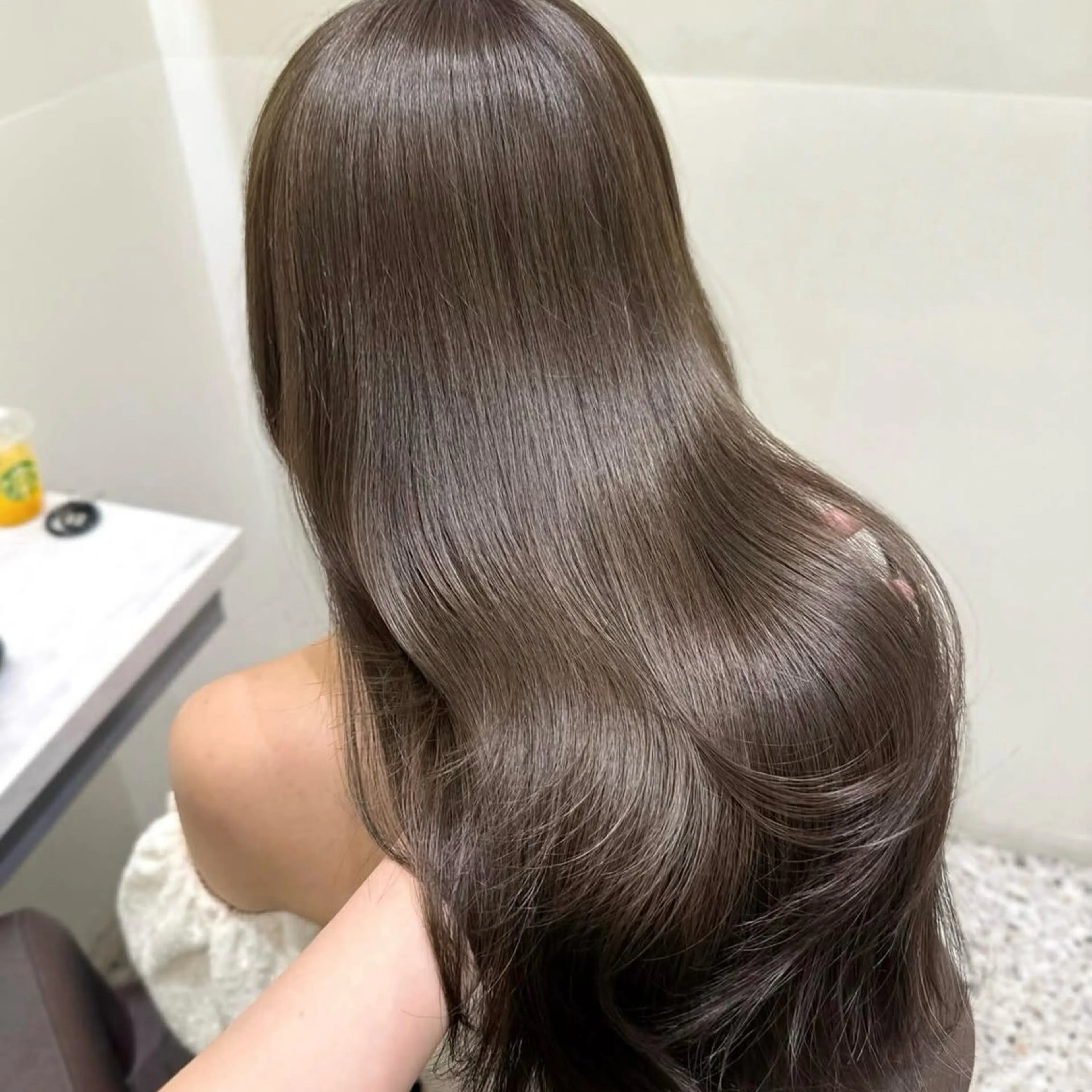 ロング カラー アッシュ ケアカラー ショコラグレージュ グレージュ トリートメント モテ韓国ヘア/ レイヤー🤍RIKAのヘアスタイル