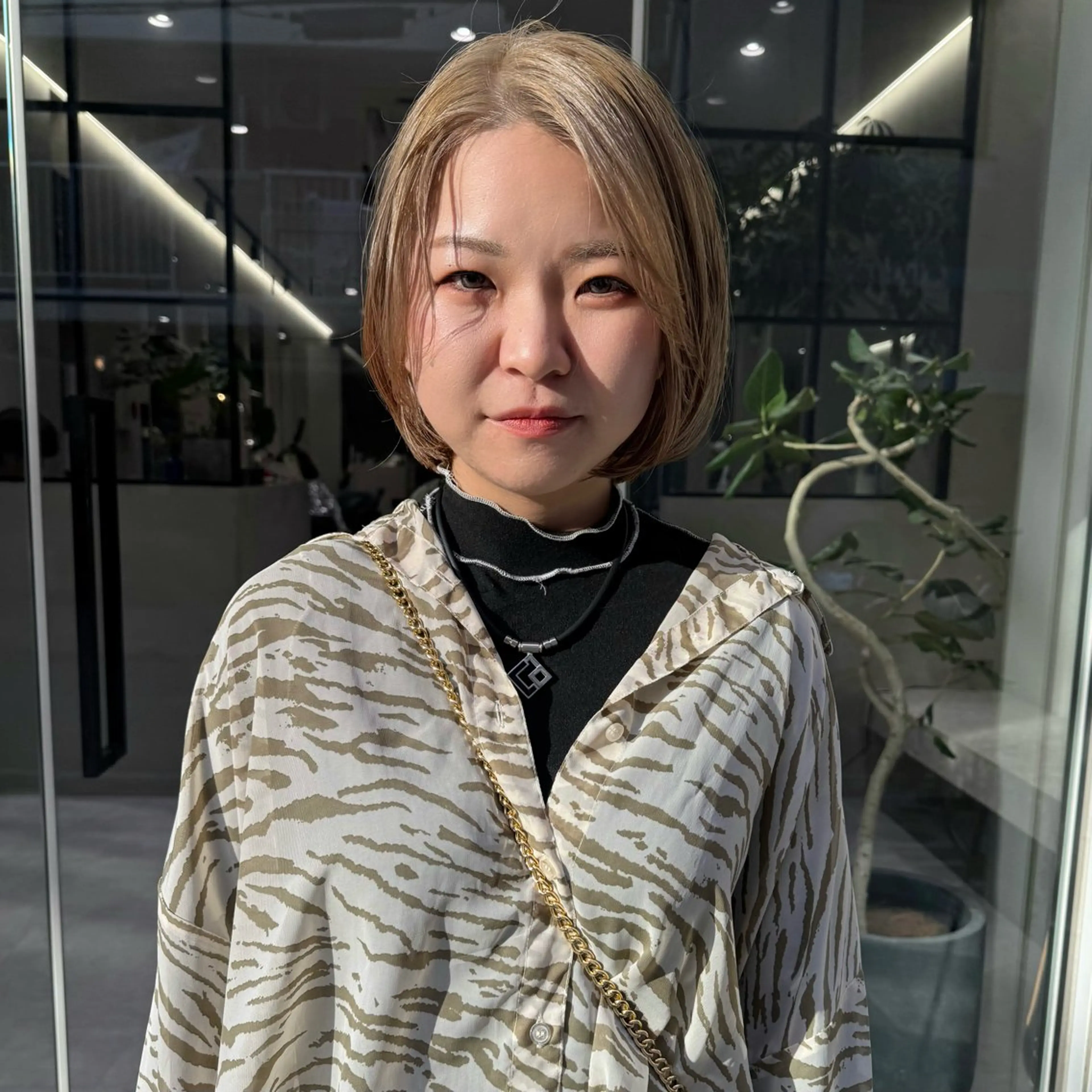 ショート カラー ハイトーンカラー カット ヘアカラー トリートメント ハイトーン/ベージュ /レイヤー :遥香のヘアスタイル