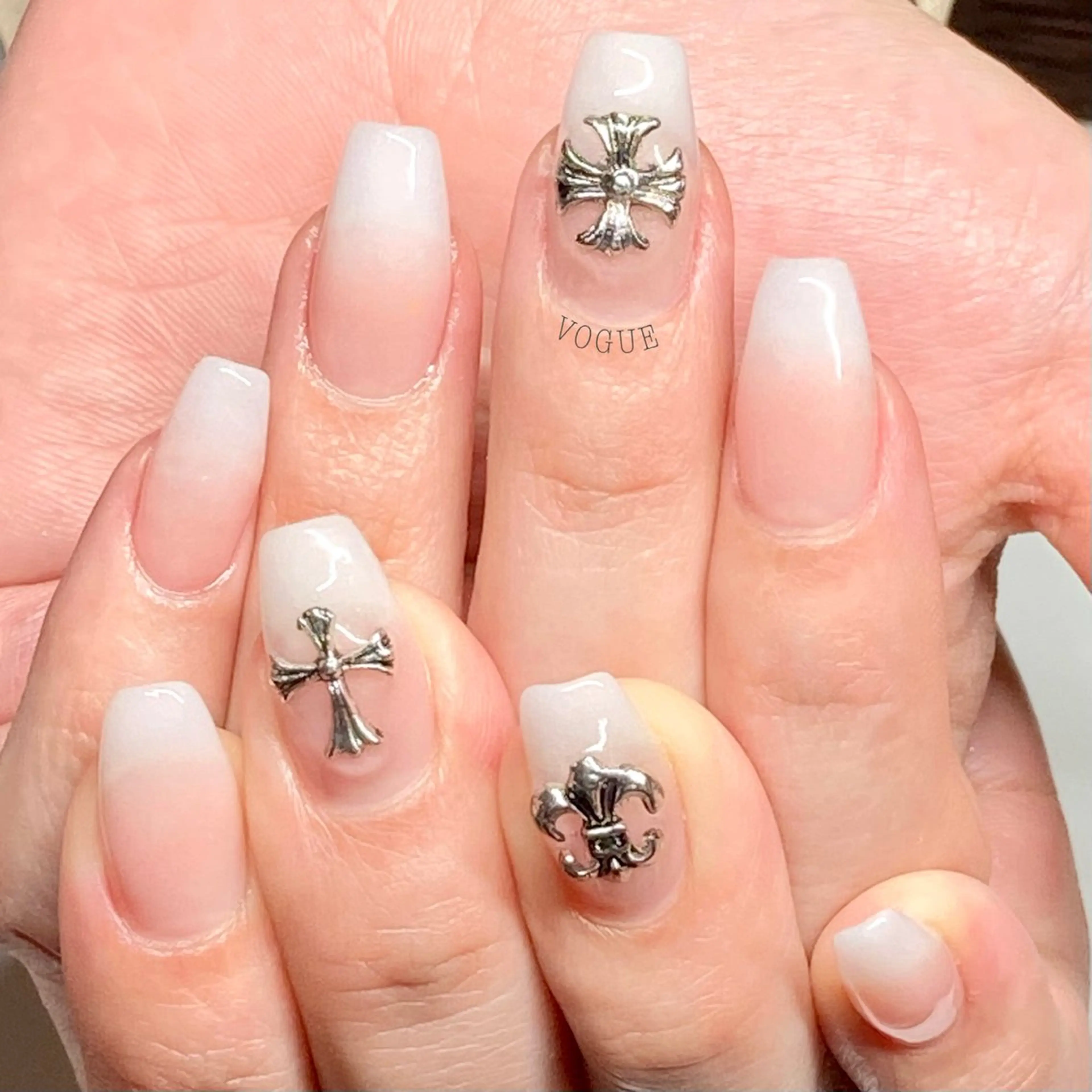 ネイル ハンドネイル VOGUE ×SWANのネイルデザイン