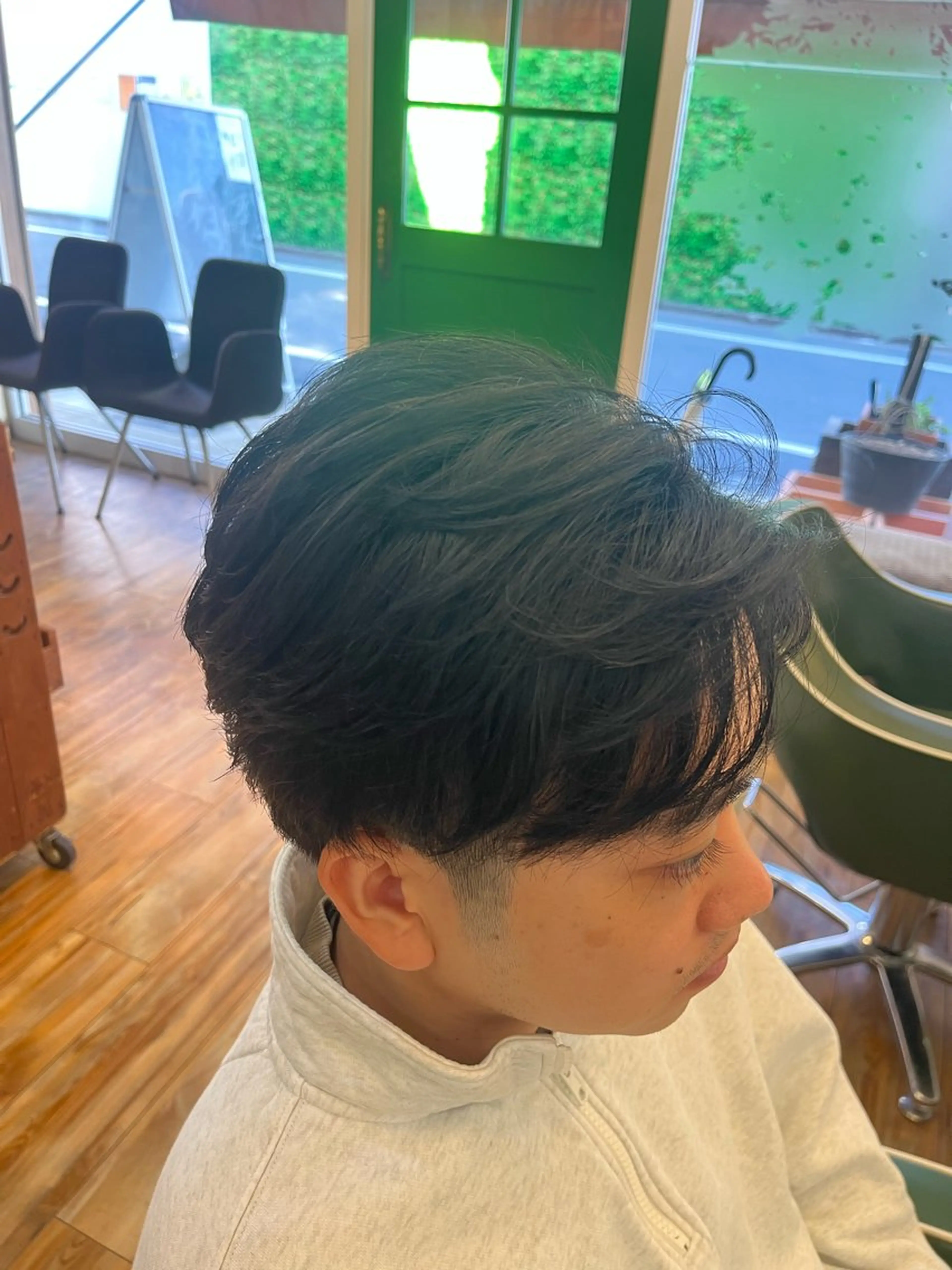 ショート メンズ センターパート ツーブロック 刈り上げ カット 白金/髪質改善/ダブ ルカラー/ハイトーンのヘアスタイル