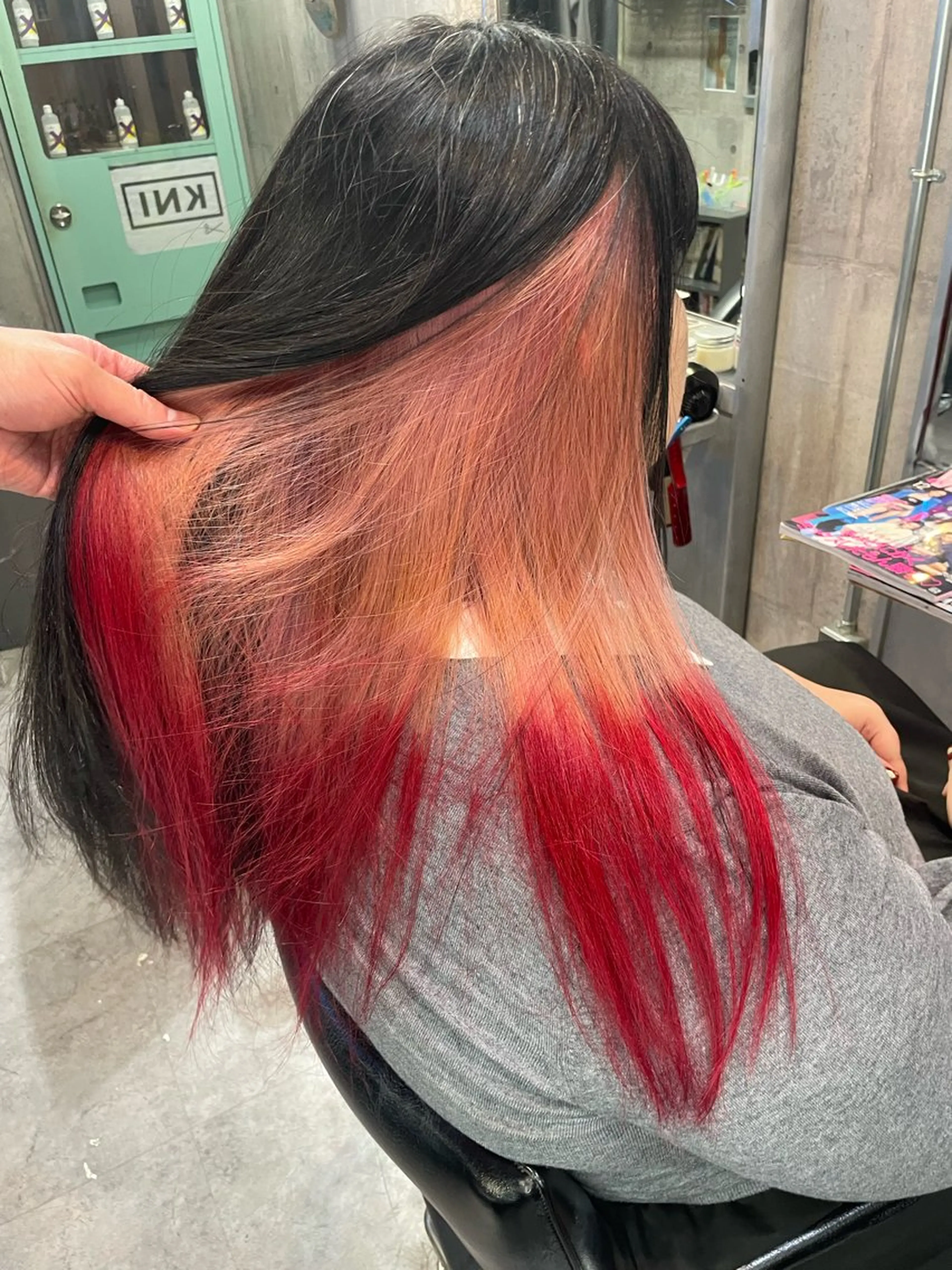 ロング カラー グラデーションカラー ホワイト&レイヤーカ ットエクステ長畠俊輔のヘアスタイル