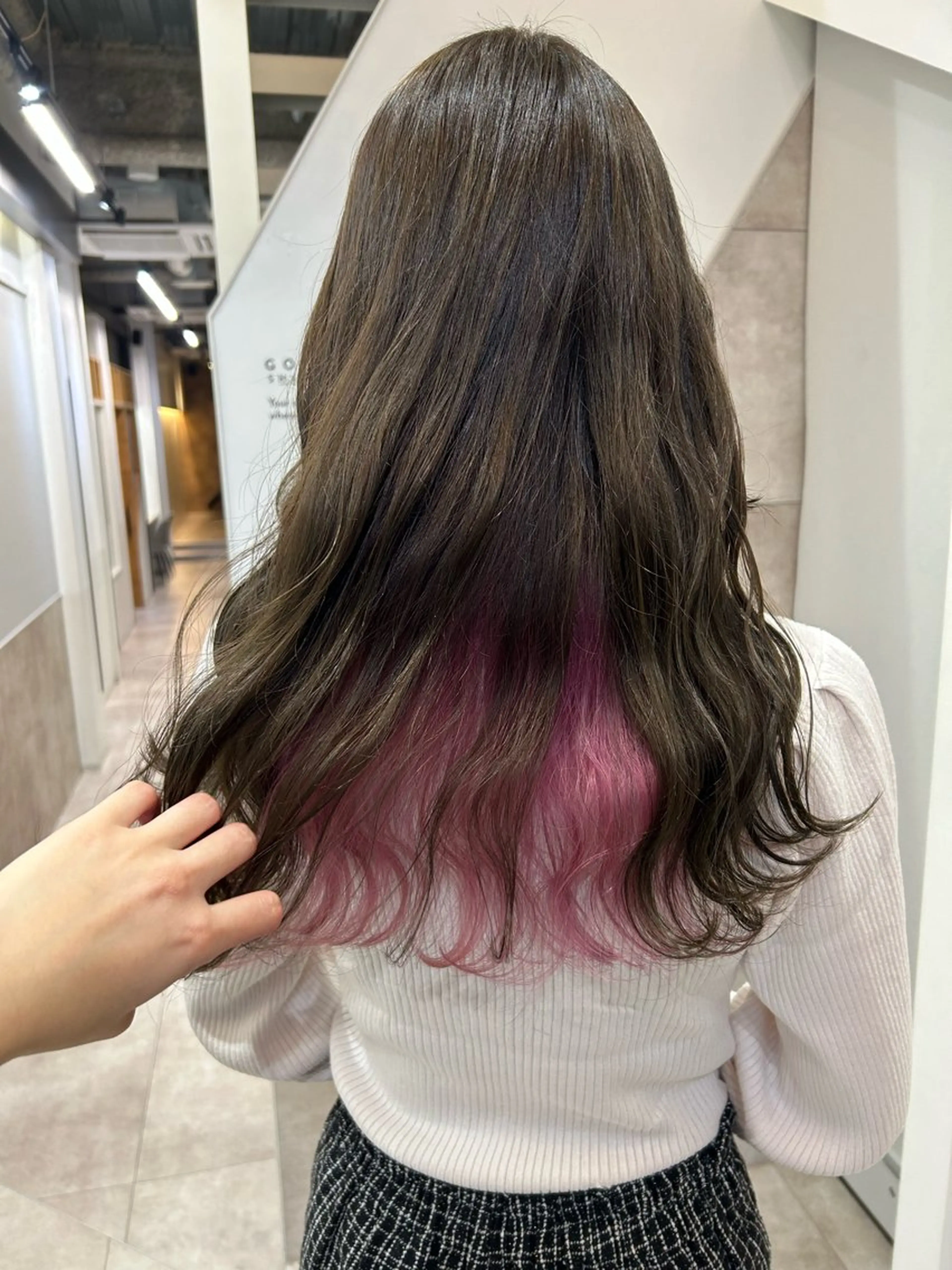 ロング カラー インナーカラー ヘアカラー SAKINO. ベージュカラーのヘアスタイル