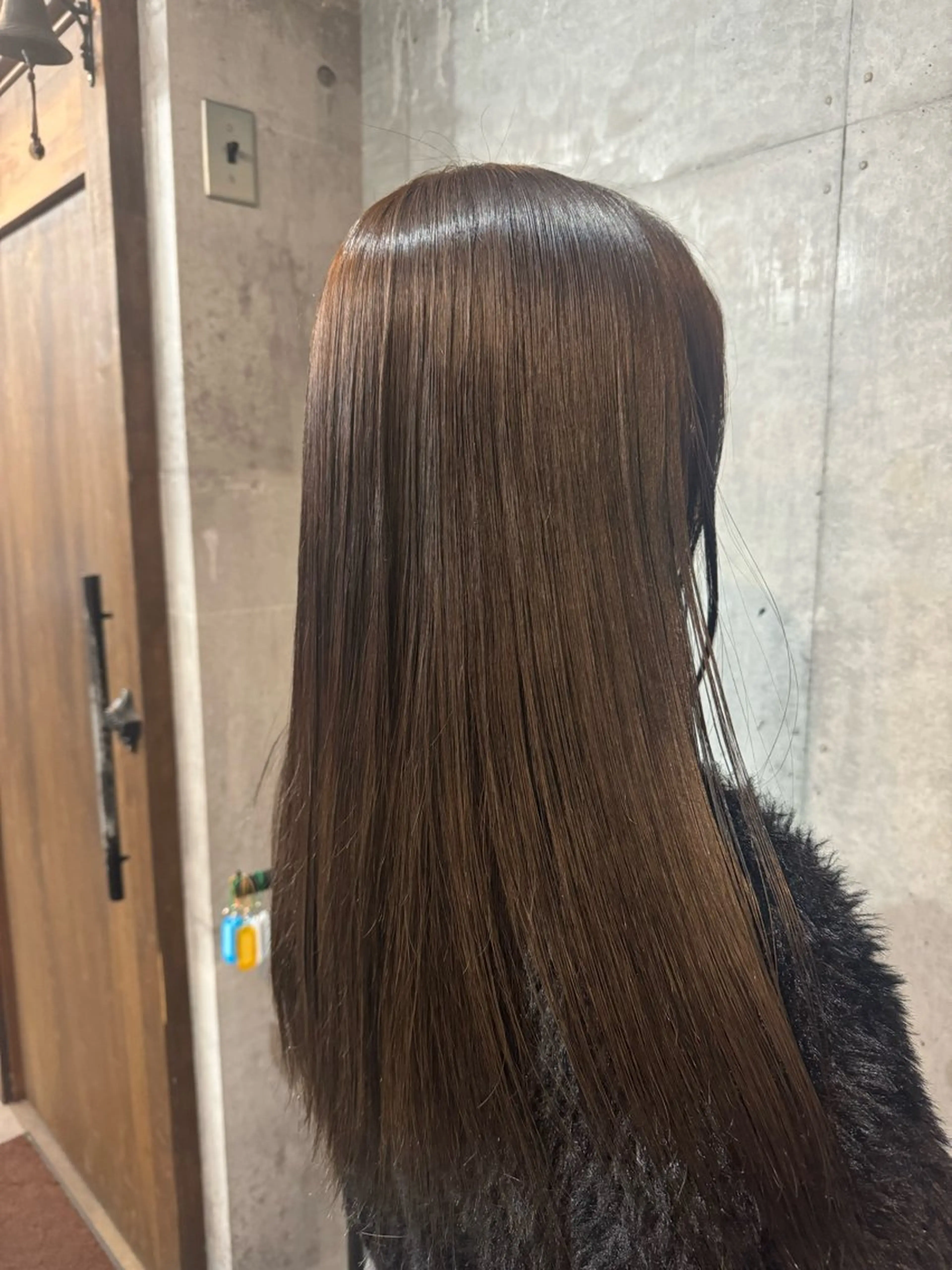 カラー 艶髪/ハイトーン モカのヘアスタイル