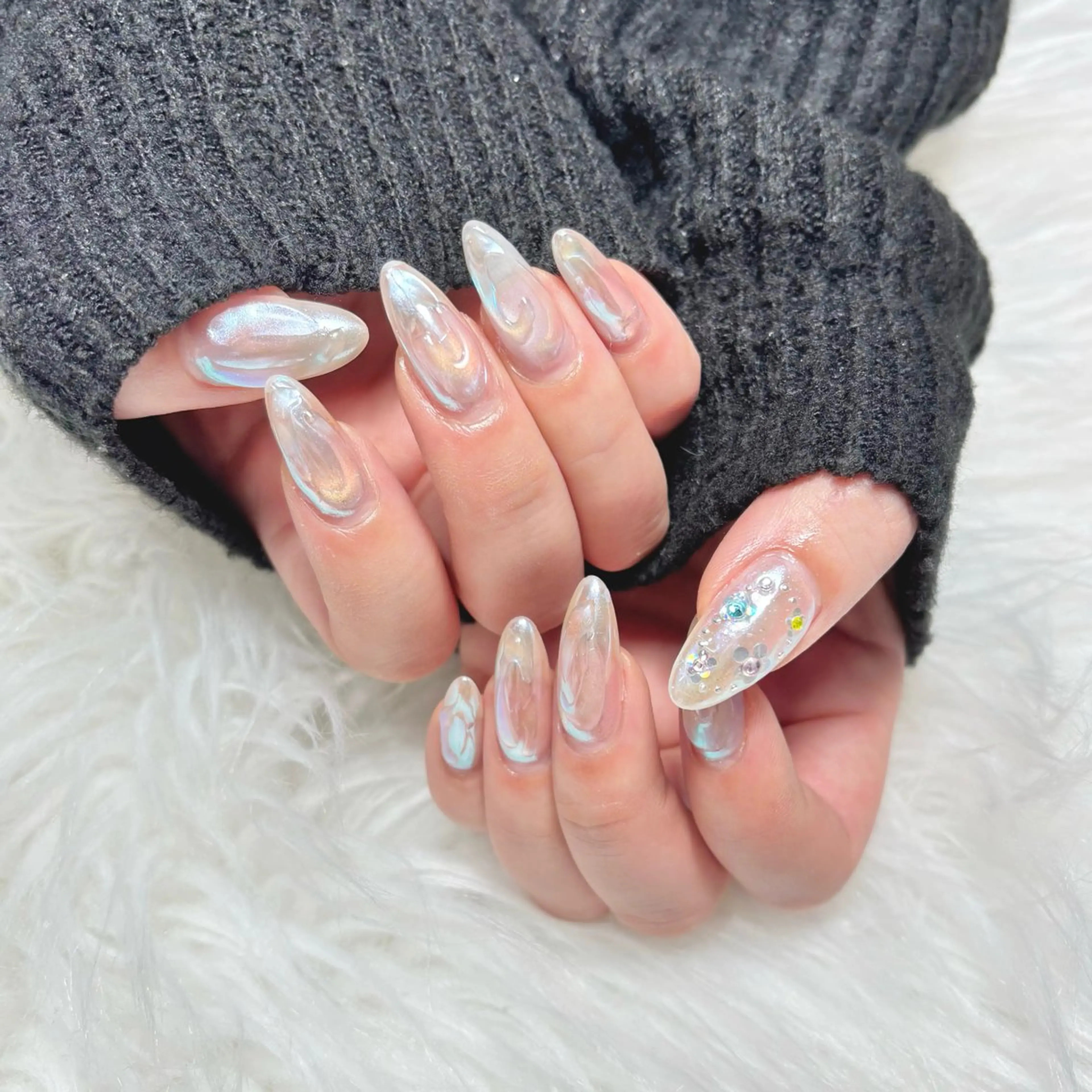 ネイル ミラーネイル ぷっくりネイル ホワイト ハンドネイル ツメイク船橋店 Yuukaのネイルデザイン