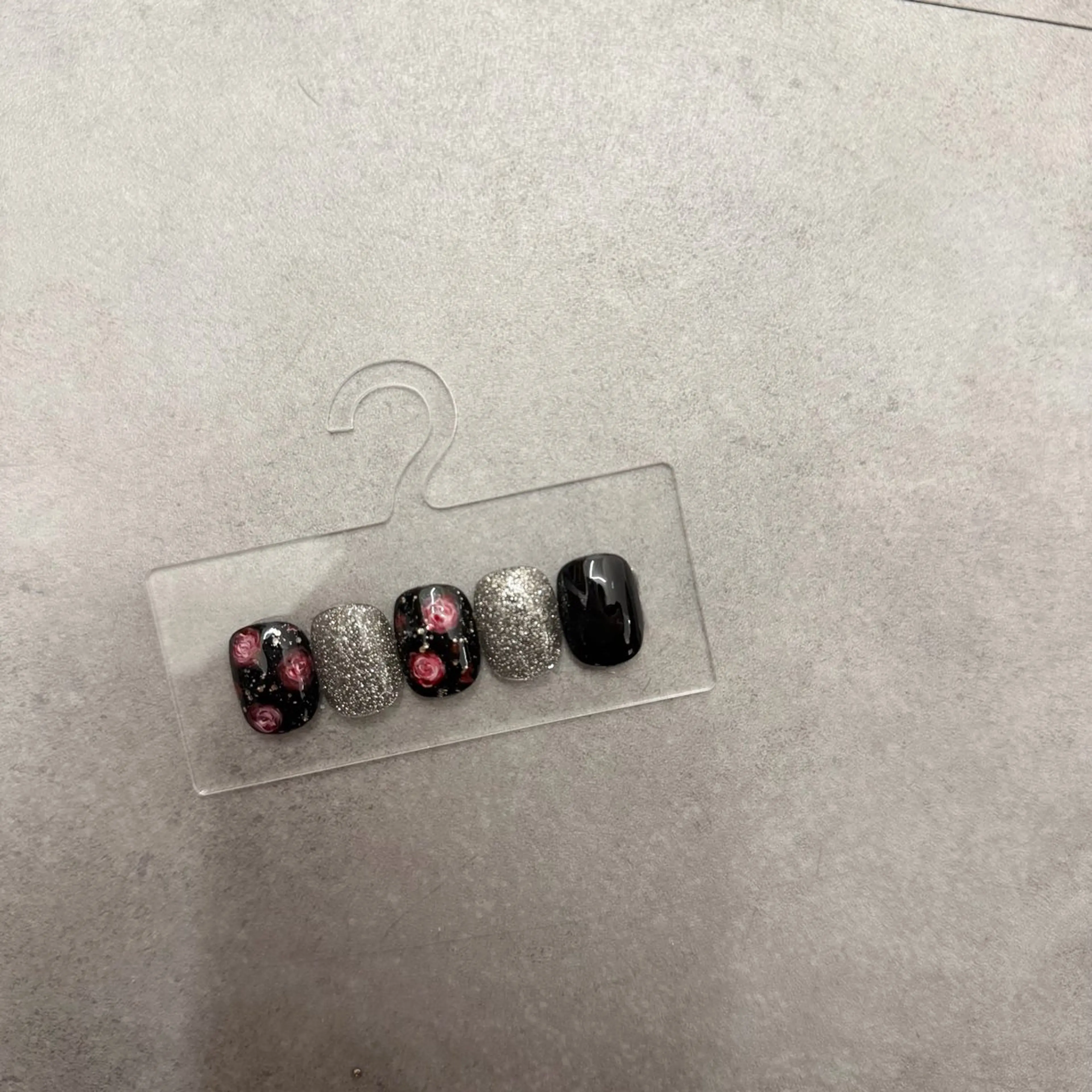 ネイル ドット ジェルネイル キラキラネイル マグネットネイル ニュアンスネイル ハンドネイル ハンドケア Bana_ Nailのネイルデザイン