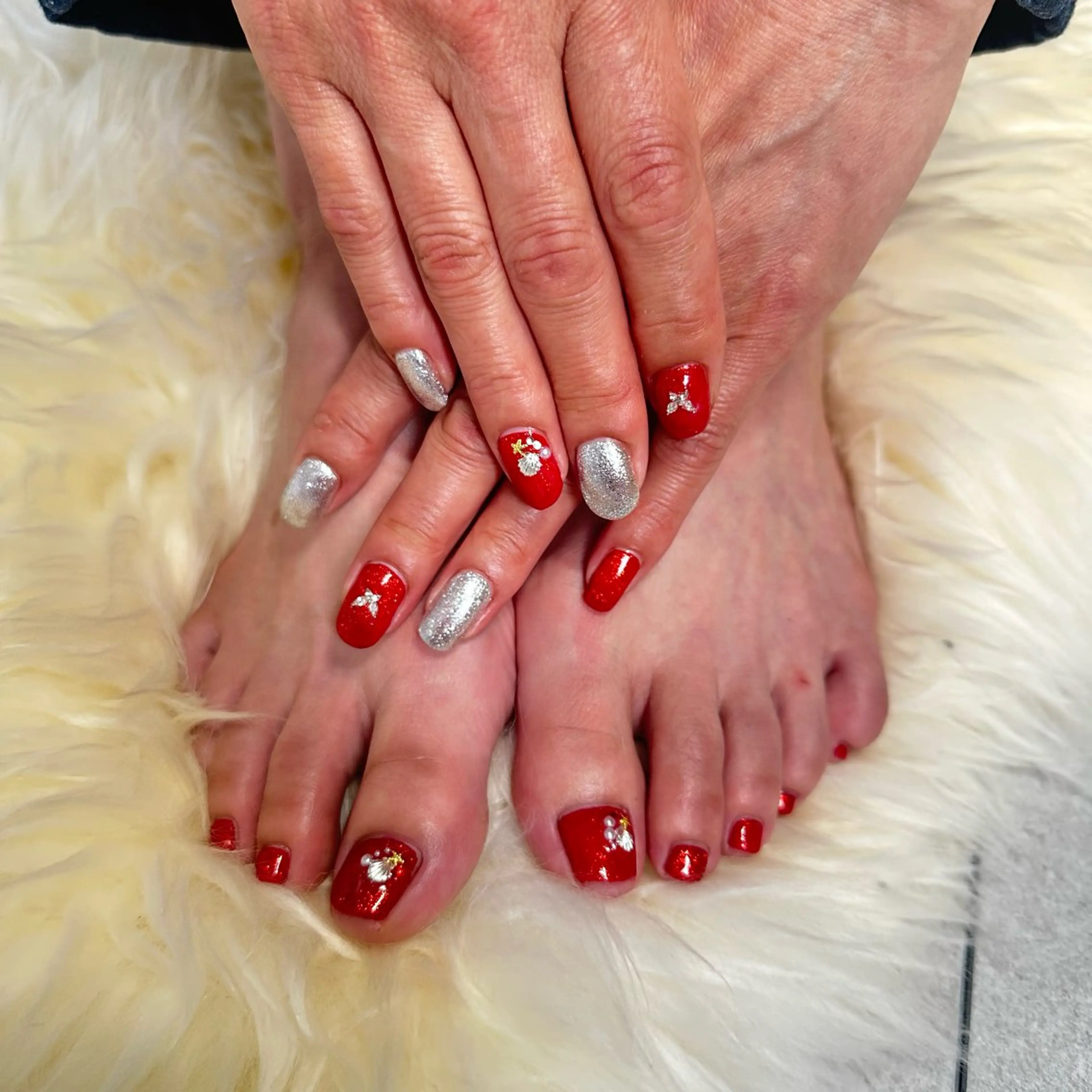 ネイル ラメ(グリッター) 赤色 Lily 竹前のネイルデザイン